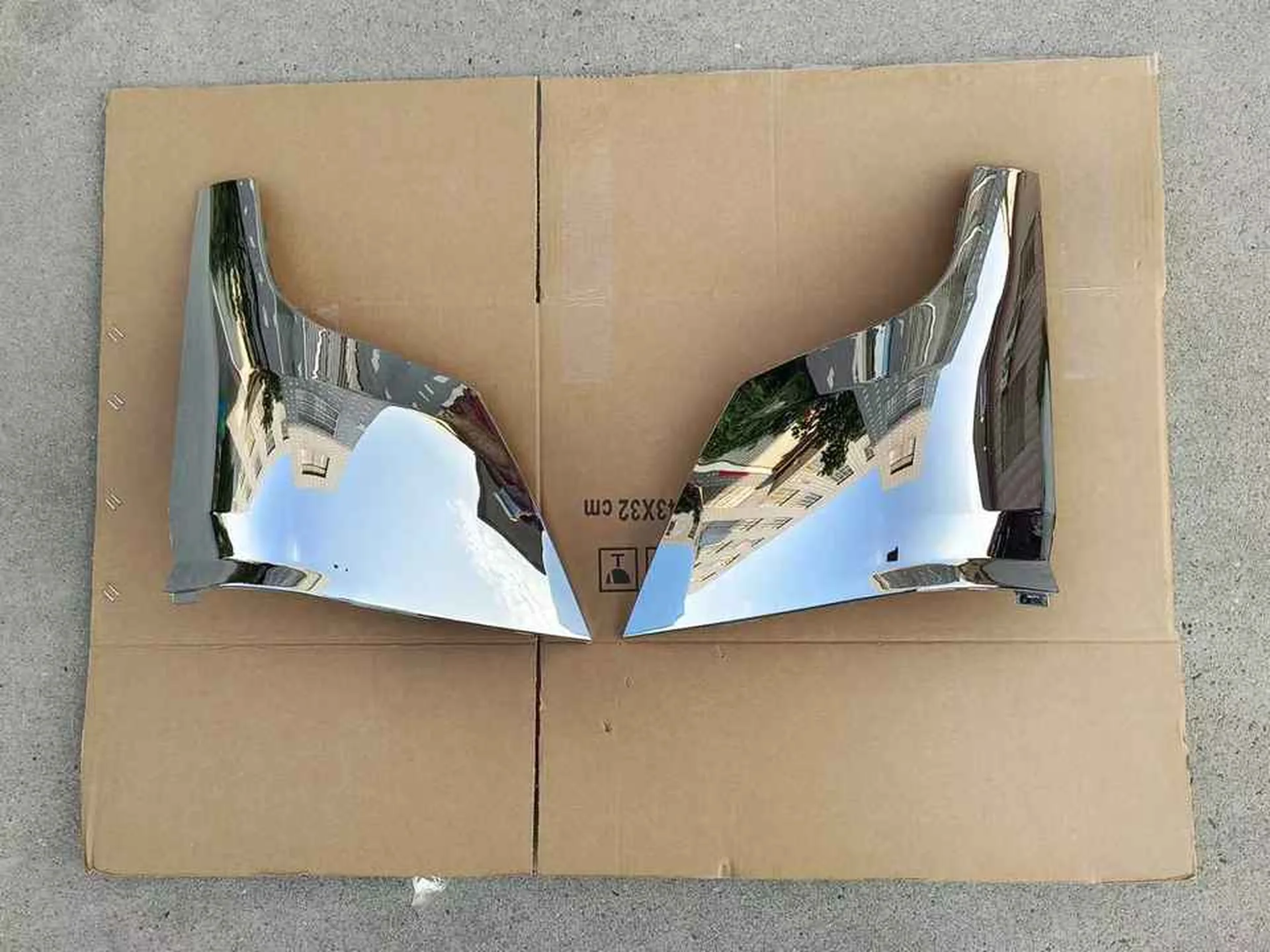 Chrome Plastic Corner Panel for Mitsubishi Fuso 2020