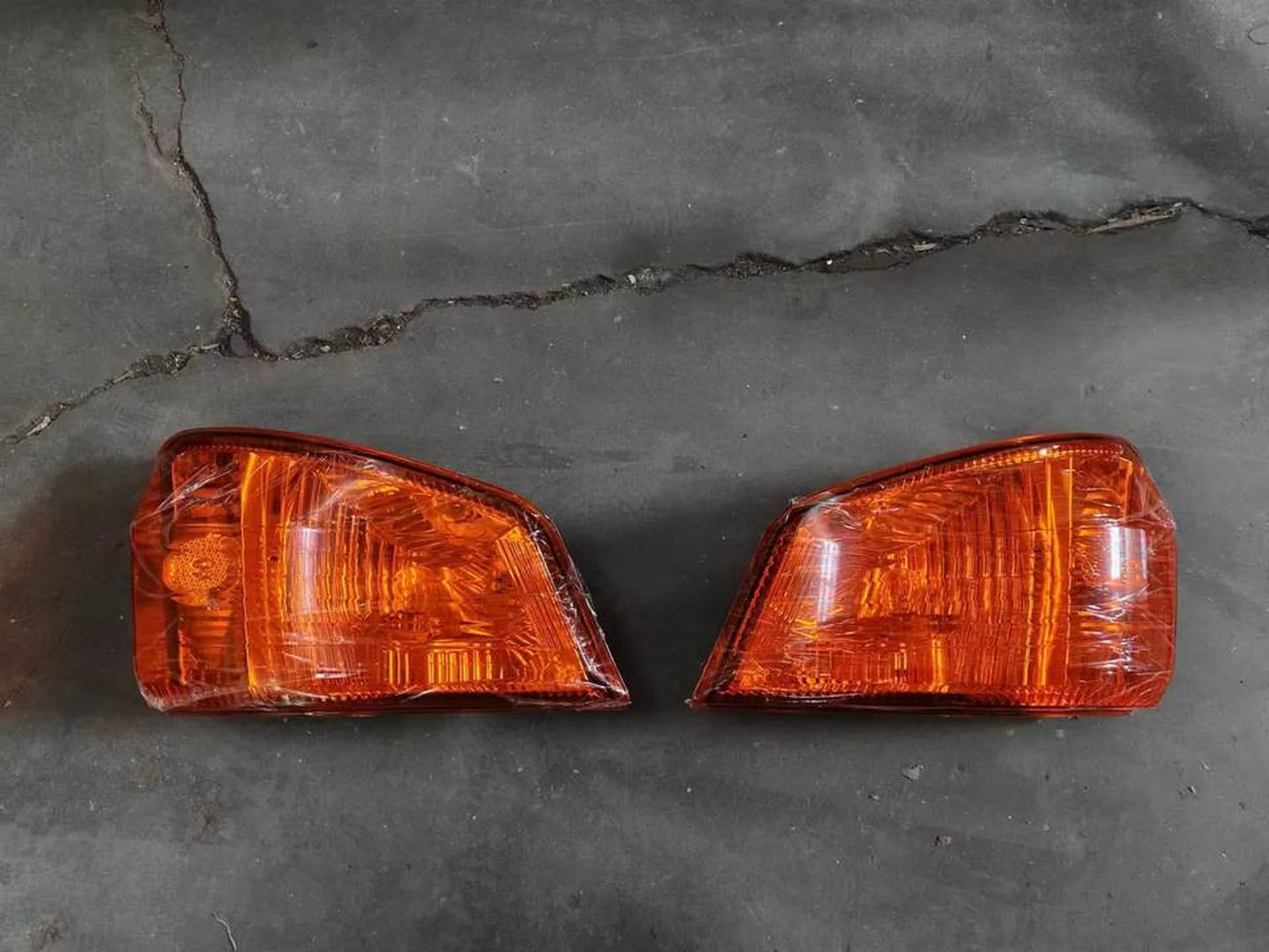 White / Yellow Plastic Corner Lamp for Hino Victor