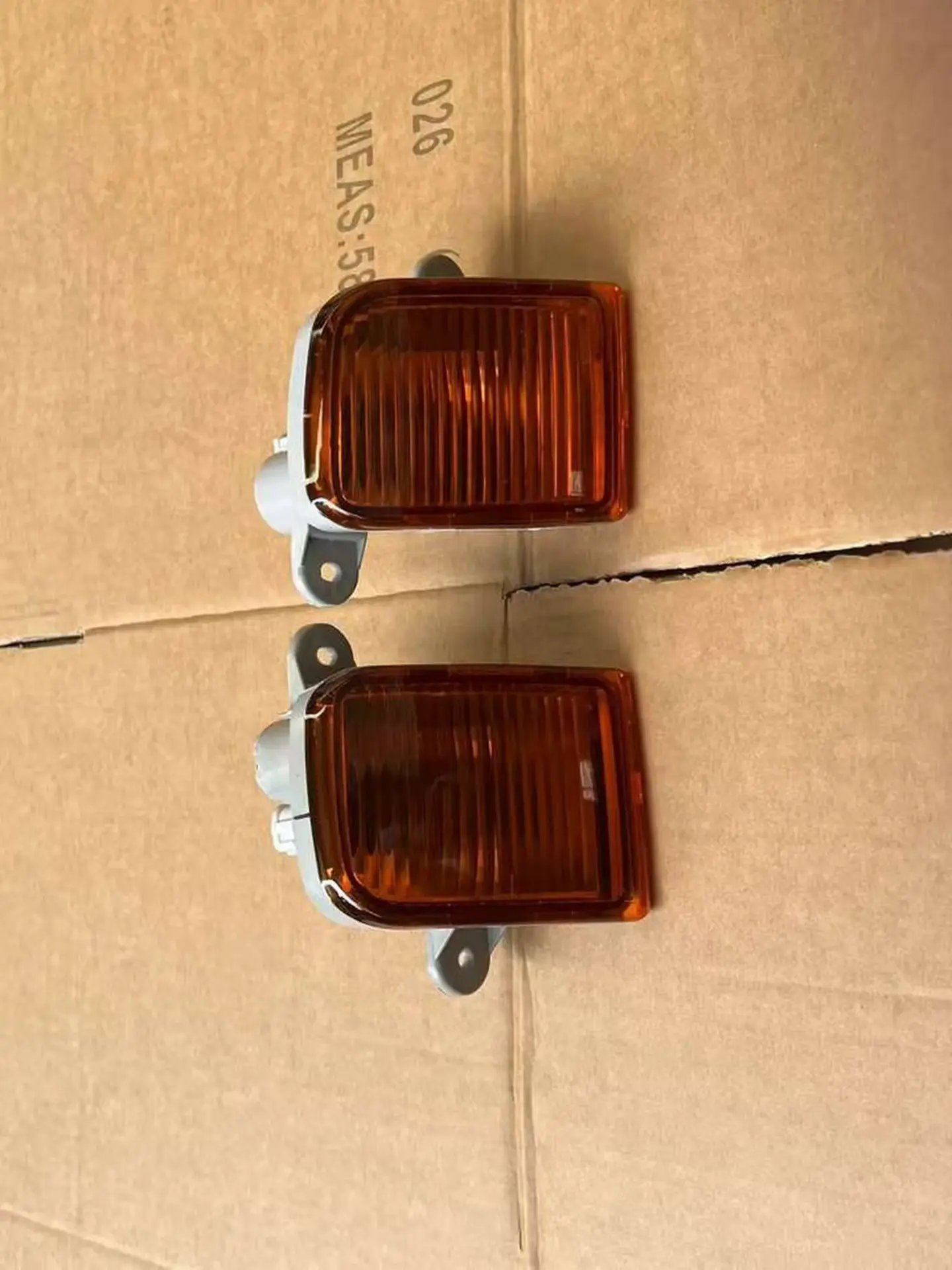 24V / 12V24V 9*13CM Plastic Fog Lamp for Nissan UD / Quon