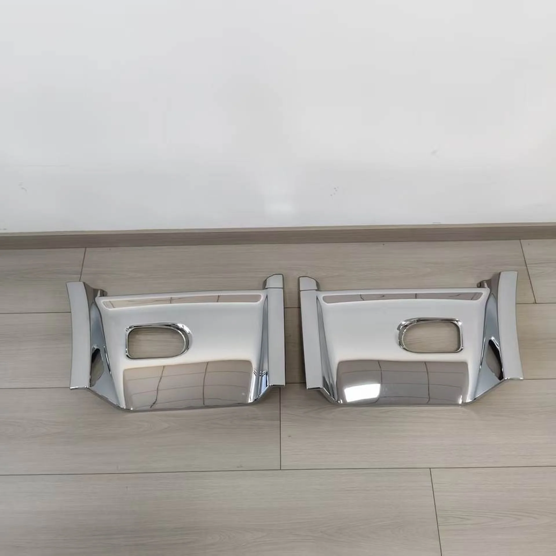 Chrome Plastic Step Panel for Nissan UD / Quon