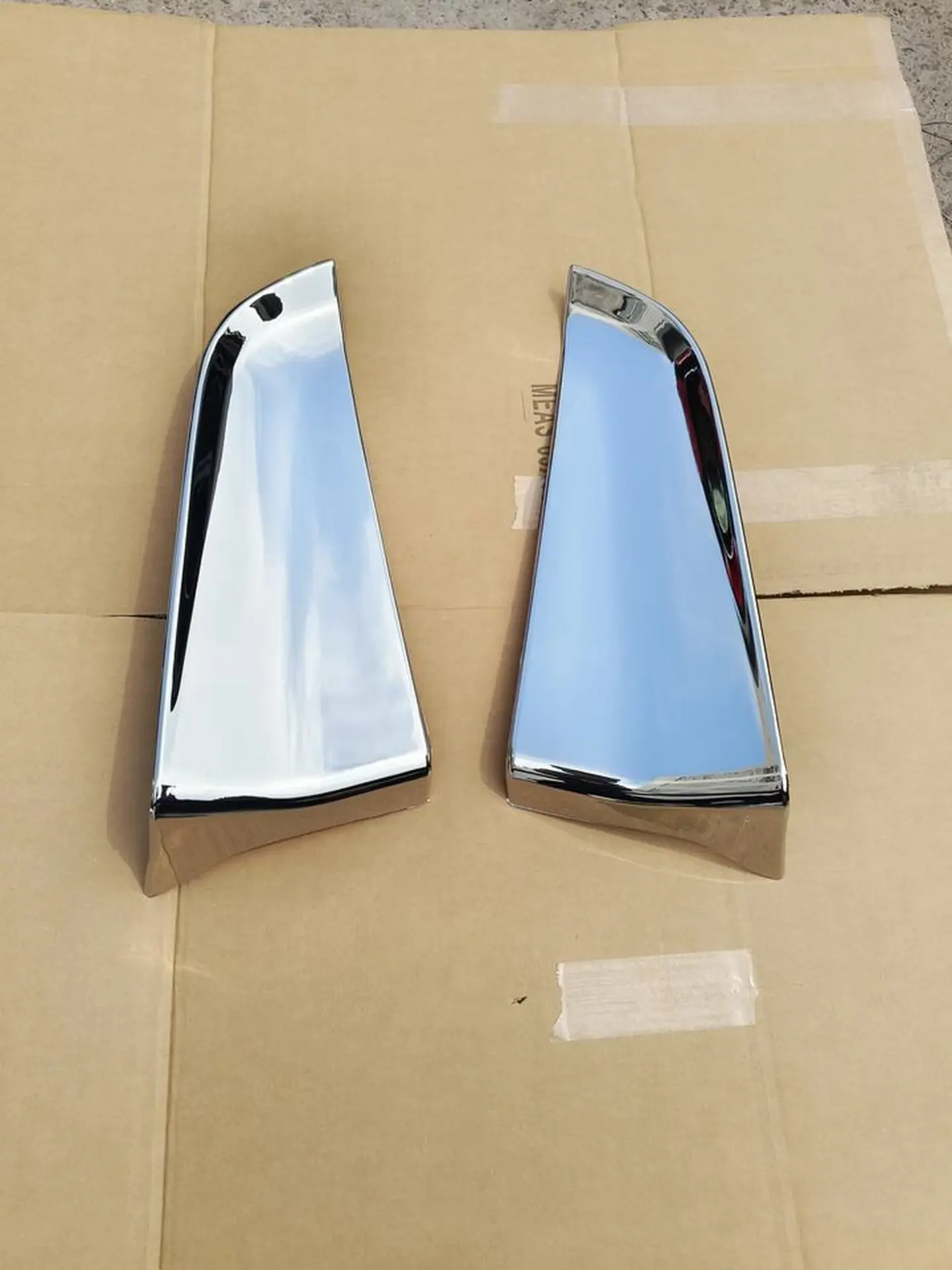 Chrome Plastic Pillar Garnish for Nissan UD / Quon