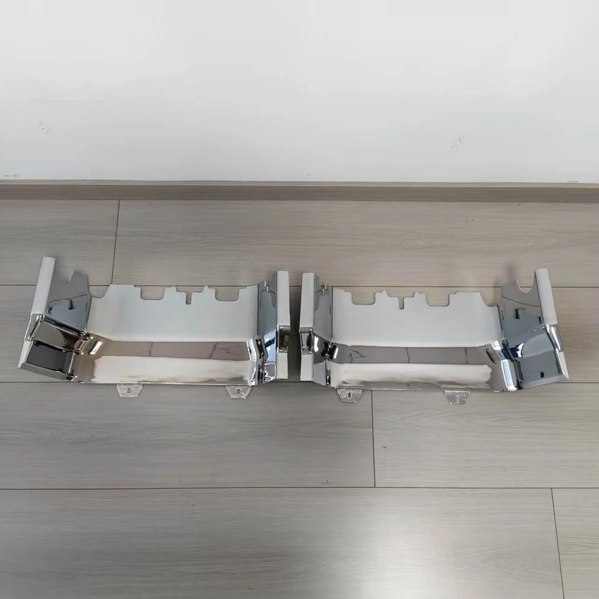 Chrome Plastic Step Panel for Nissan UD / Quon