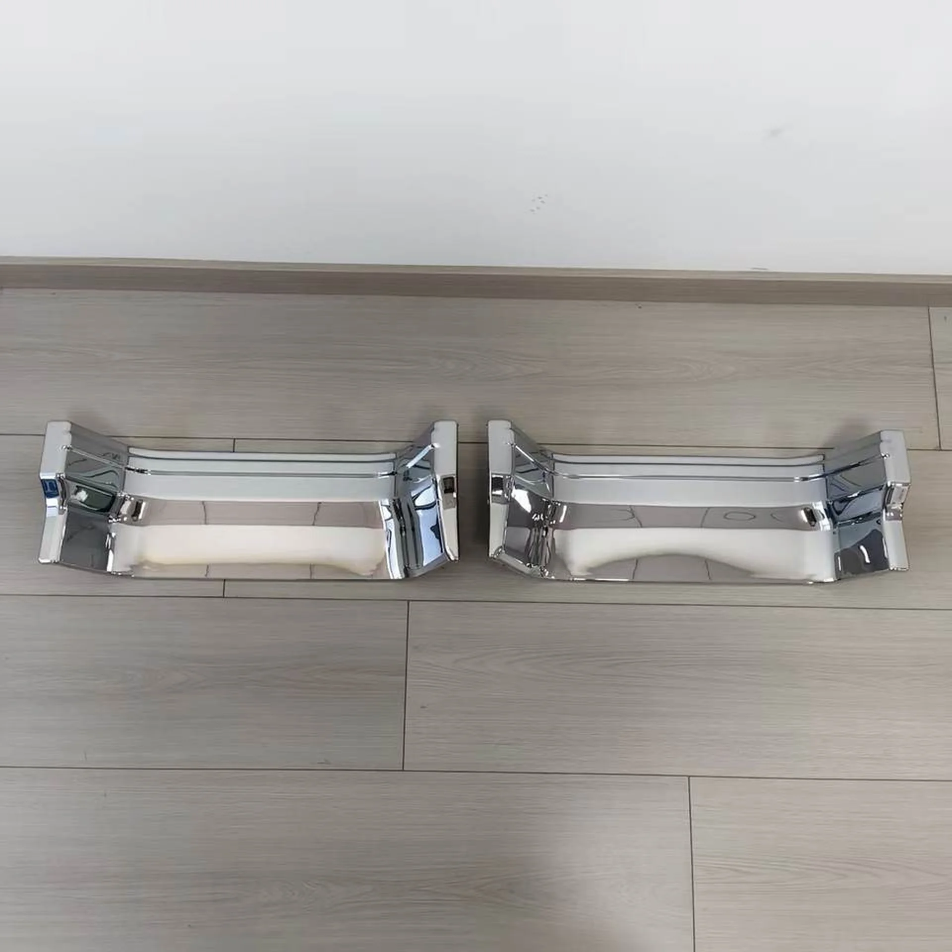 Chrome Plastic Step Panel for Nissan UD / Quon