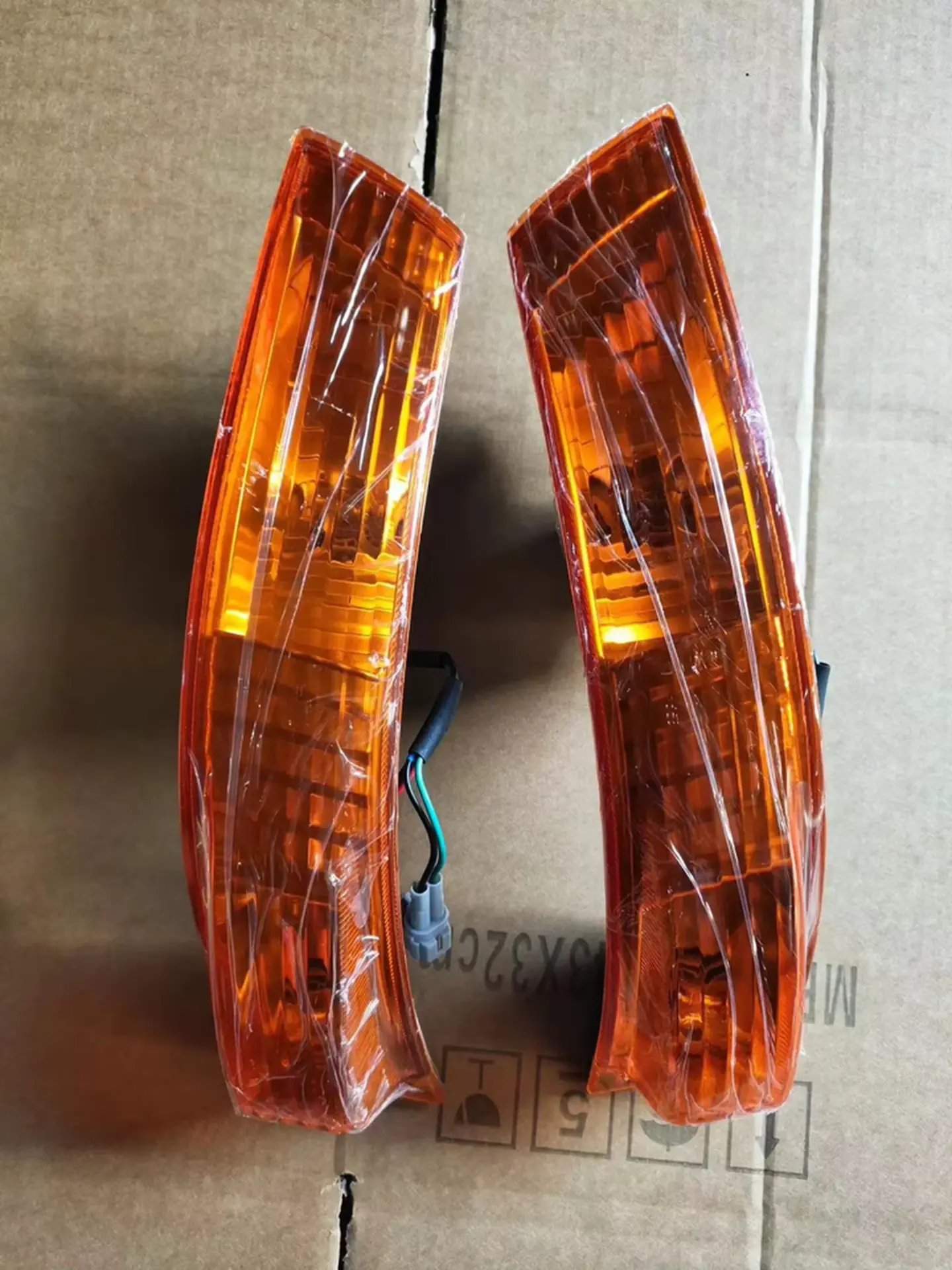 37CM Yellow Plastic Corner Lamp for Hino 300 Dutro