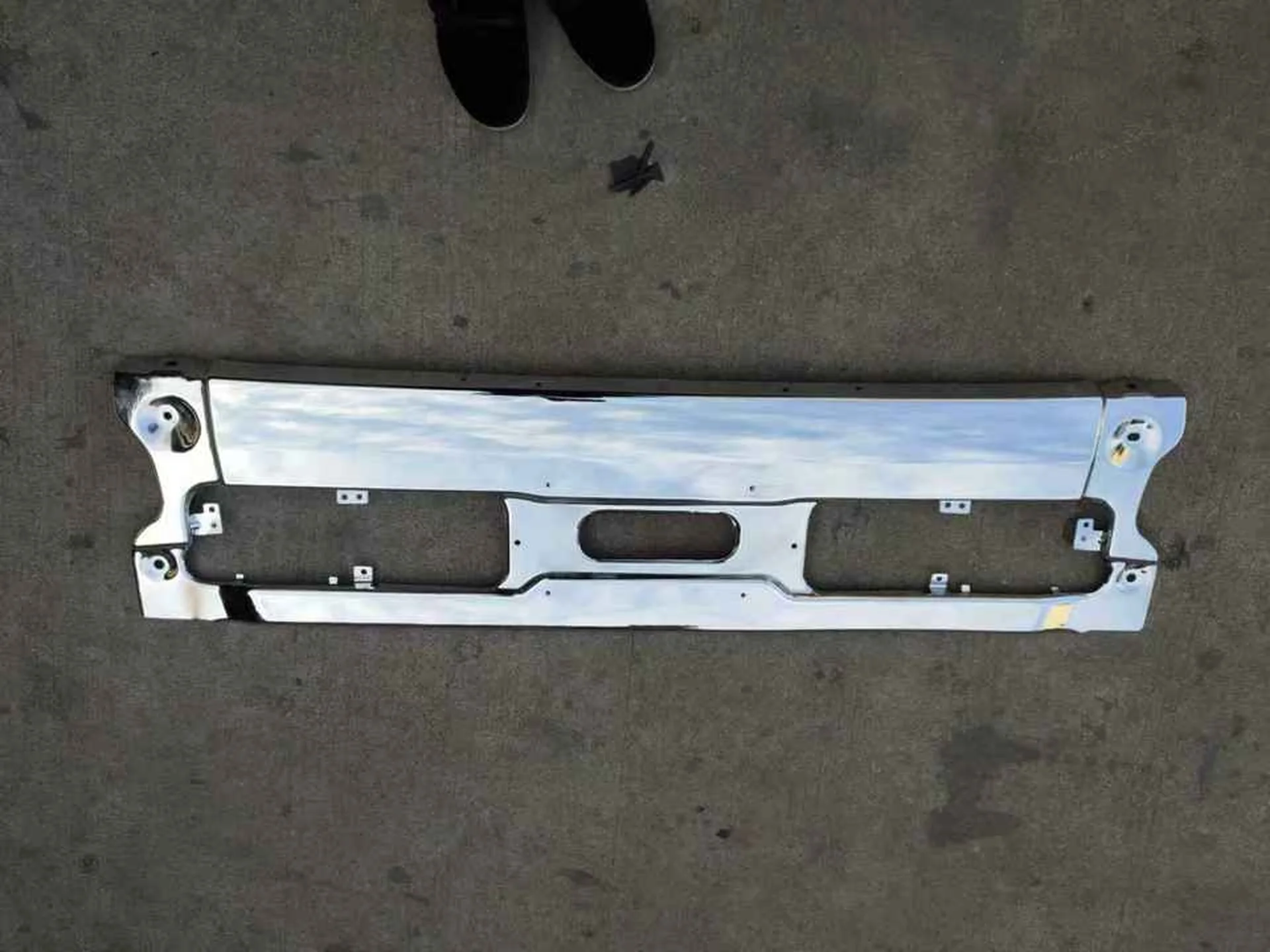 Chrome Metal Bumper for Nissan UD / Quon