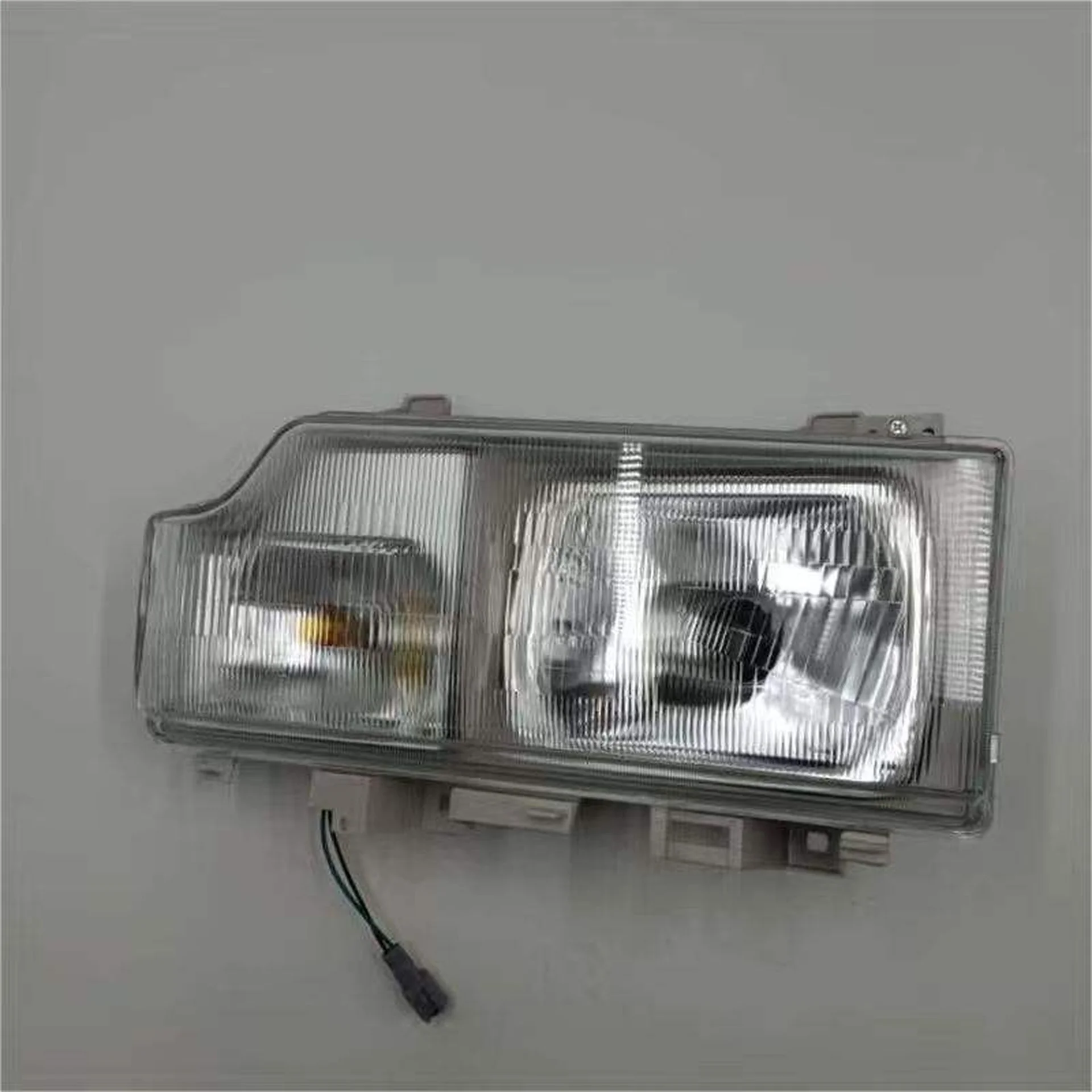 12V 40*18CM Plastic Head Lamp for Nissan CWA451 / UD