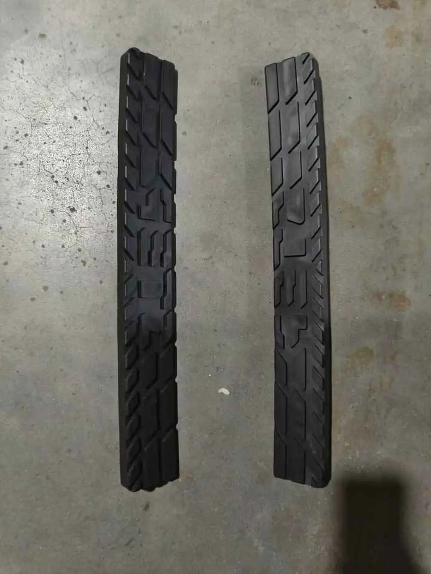 50*6CM Black Plastic Door / Window Trim for Nissan CWA451 / UD