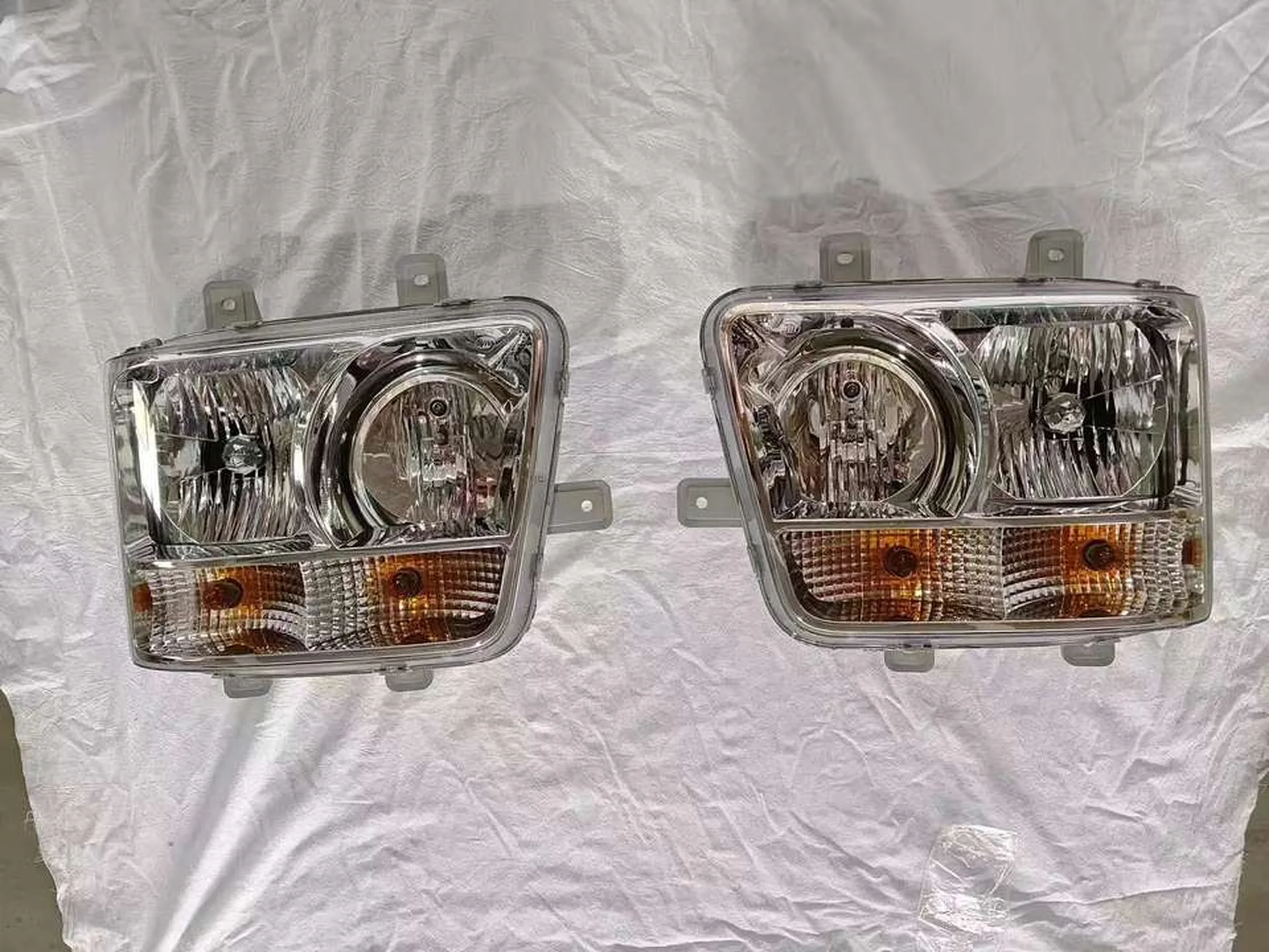 12V/24V / 12V24V Plastic Head Lamp for Hyundai Trago