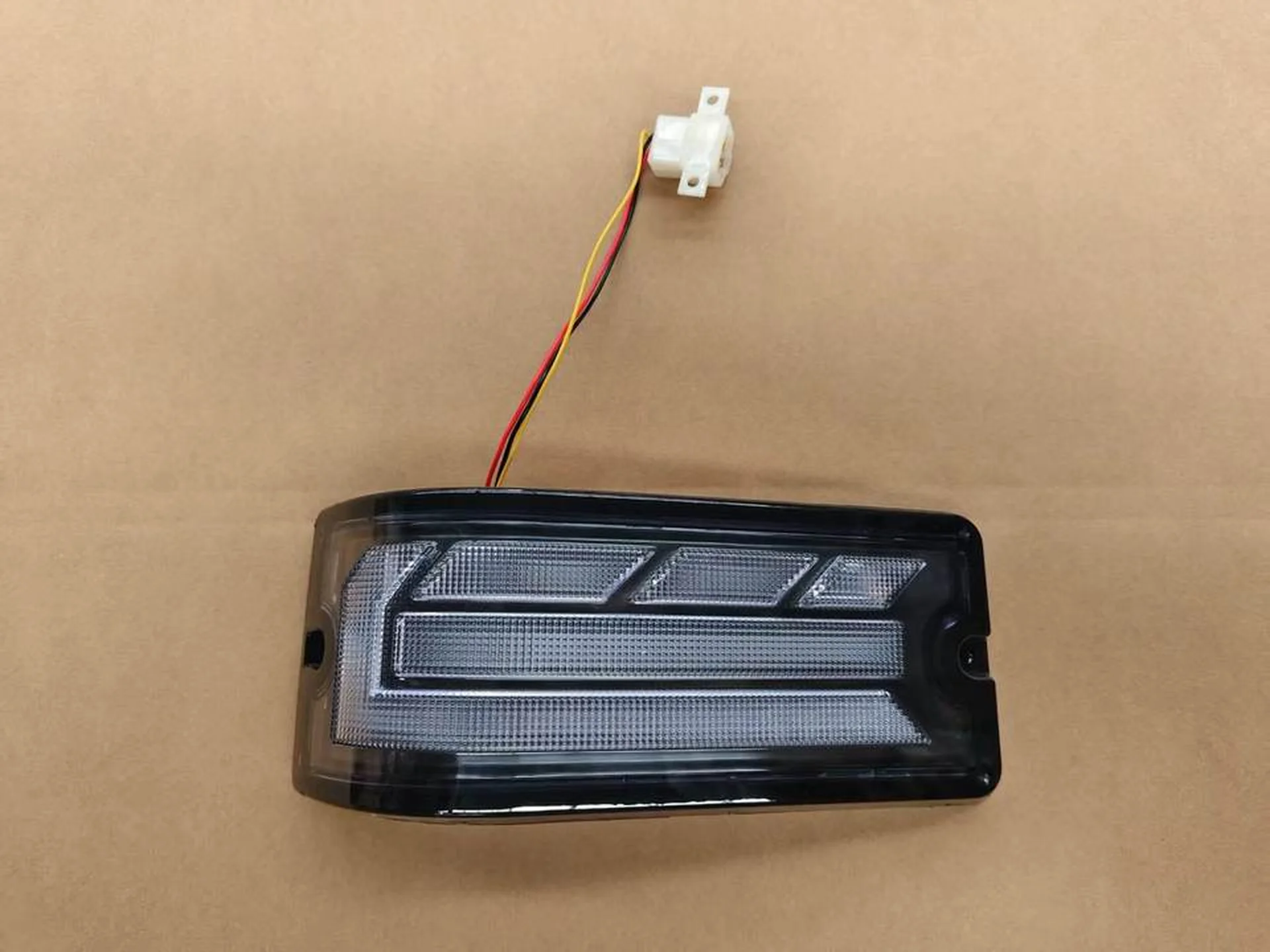 12V24V / 12V Black Plastic Side Marker Lamp for Daihatsu
