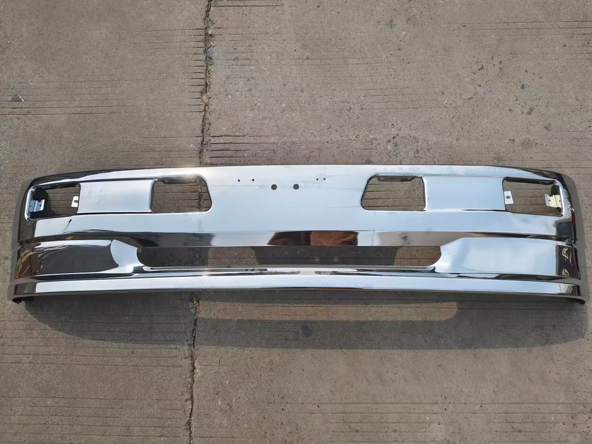 225CM Chrome / White Metal Bumper for Hino FM3M / FM2K