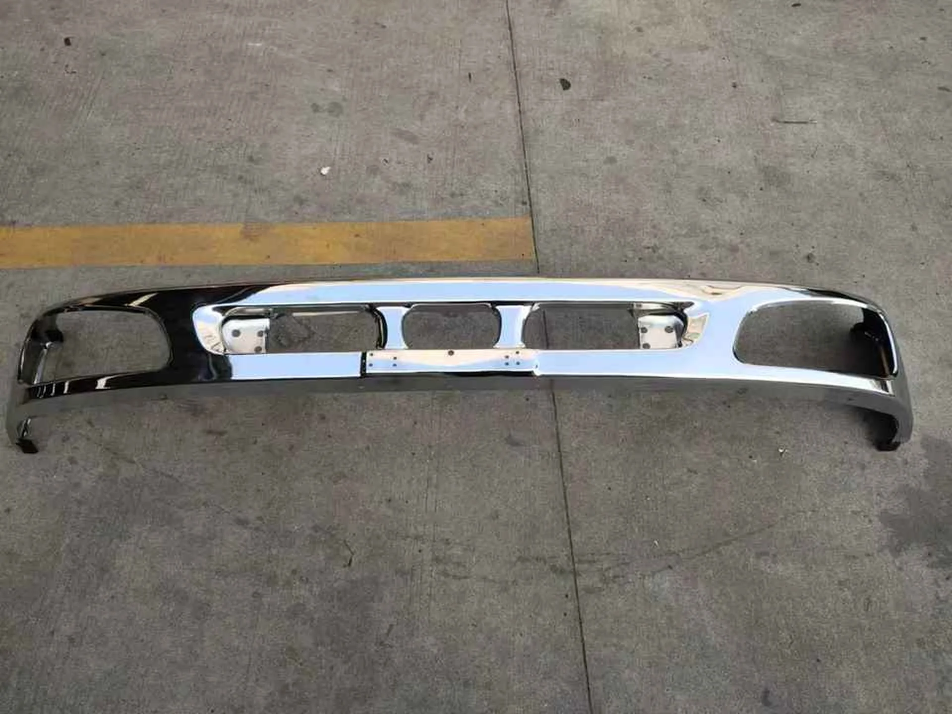 195CM Chrome / White Metal / Iron Bumper for Hino
