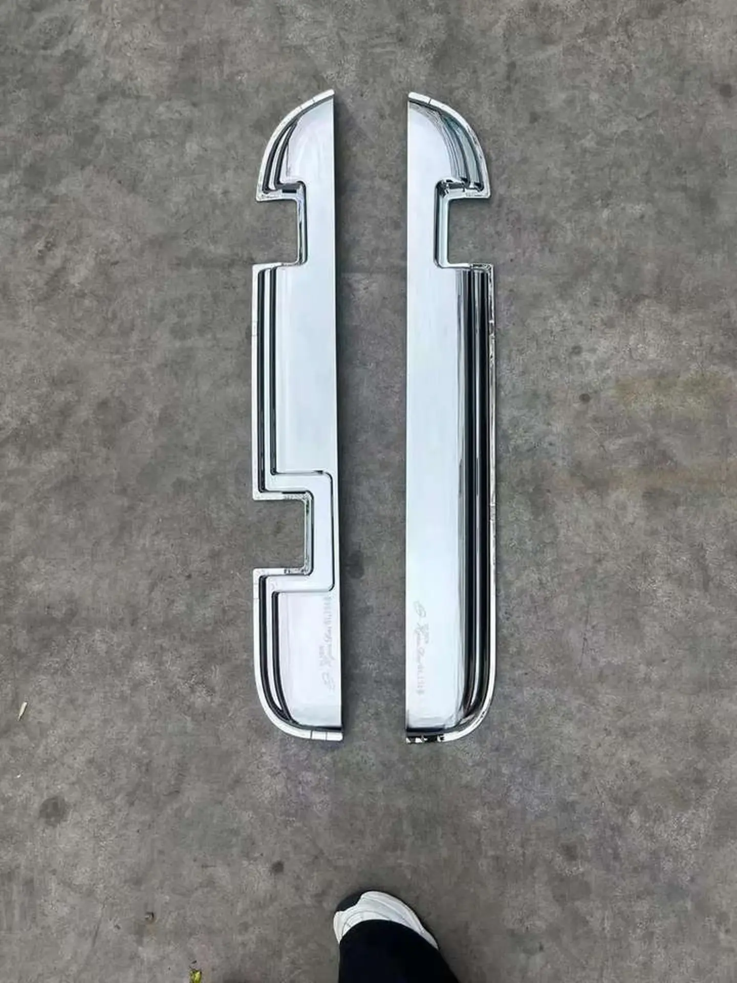 Chrome / Black Plastic Rain Shield / Visor for Hyundai