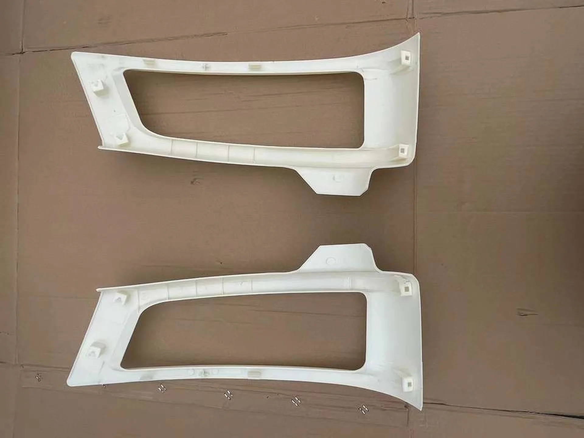 27*59CM White Plastic Head Lamp for Mitsubishi FM1524 / FM65F