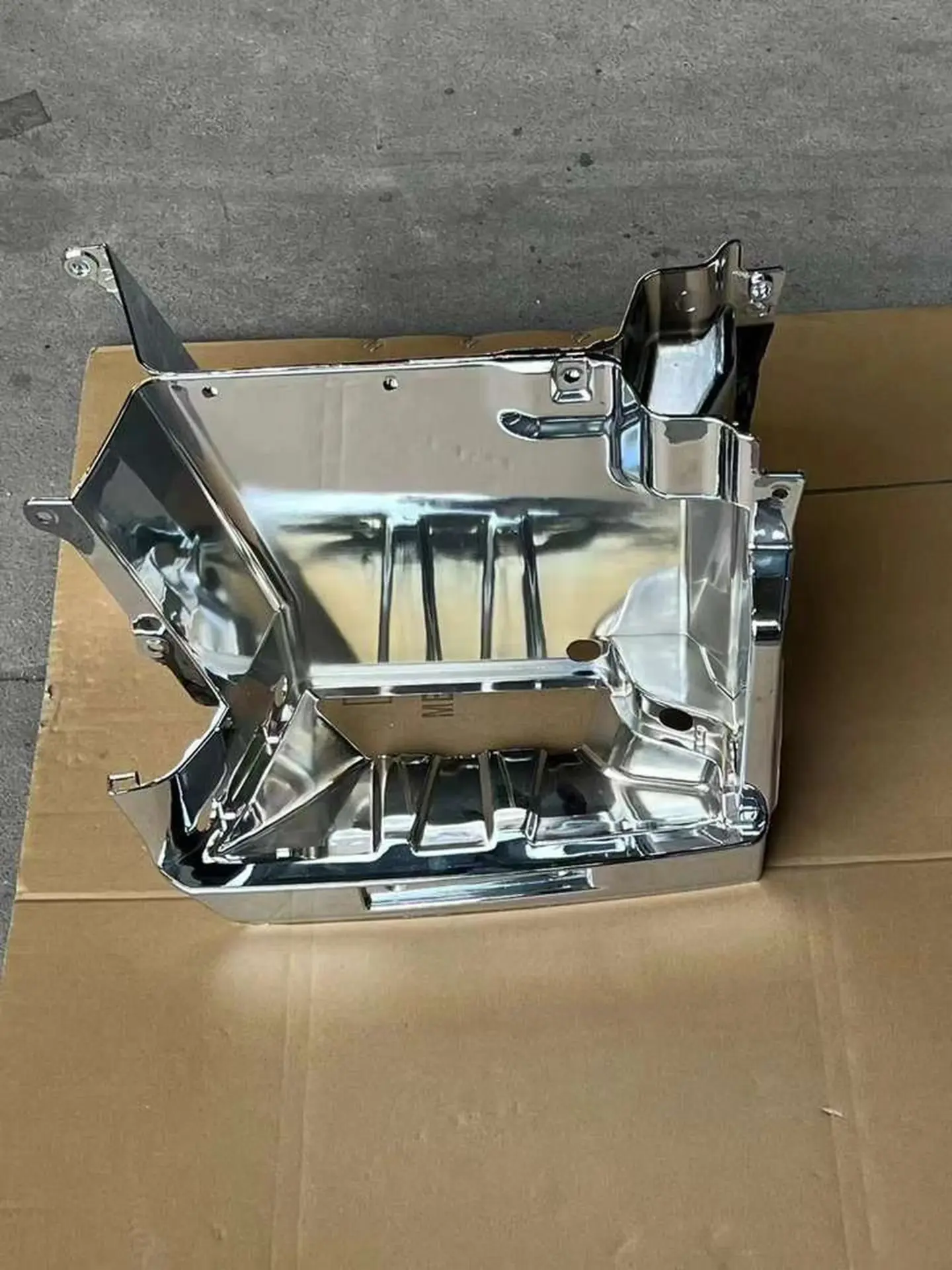 Chrome Plastic Step Panel for Mitsubishi FM1524 / FM65F