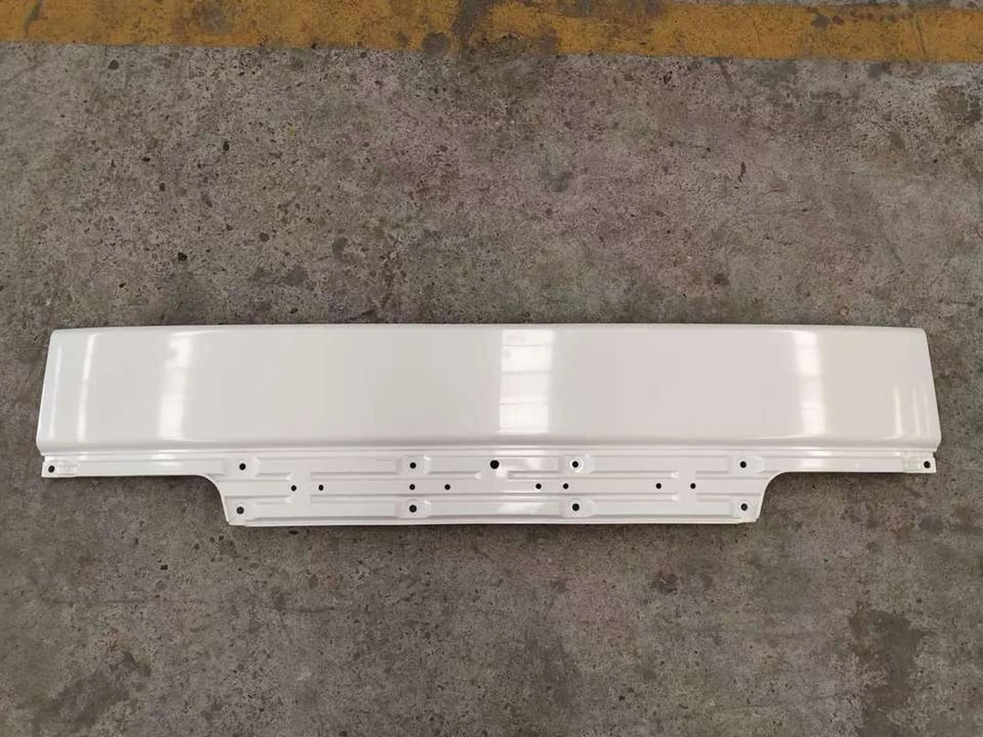 175/195CM White Plastic Front Panel / Garnish for Mitsubishi FN627 / FM617