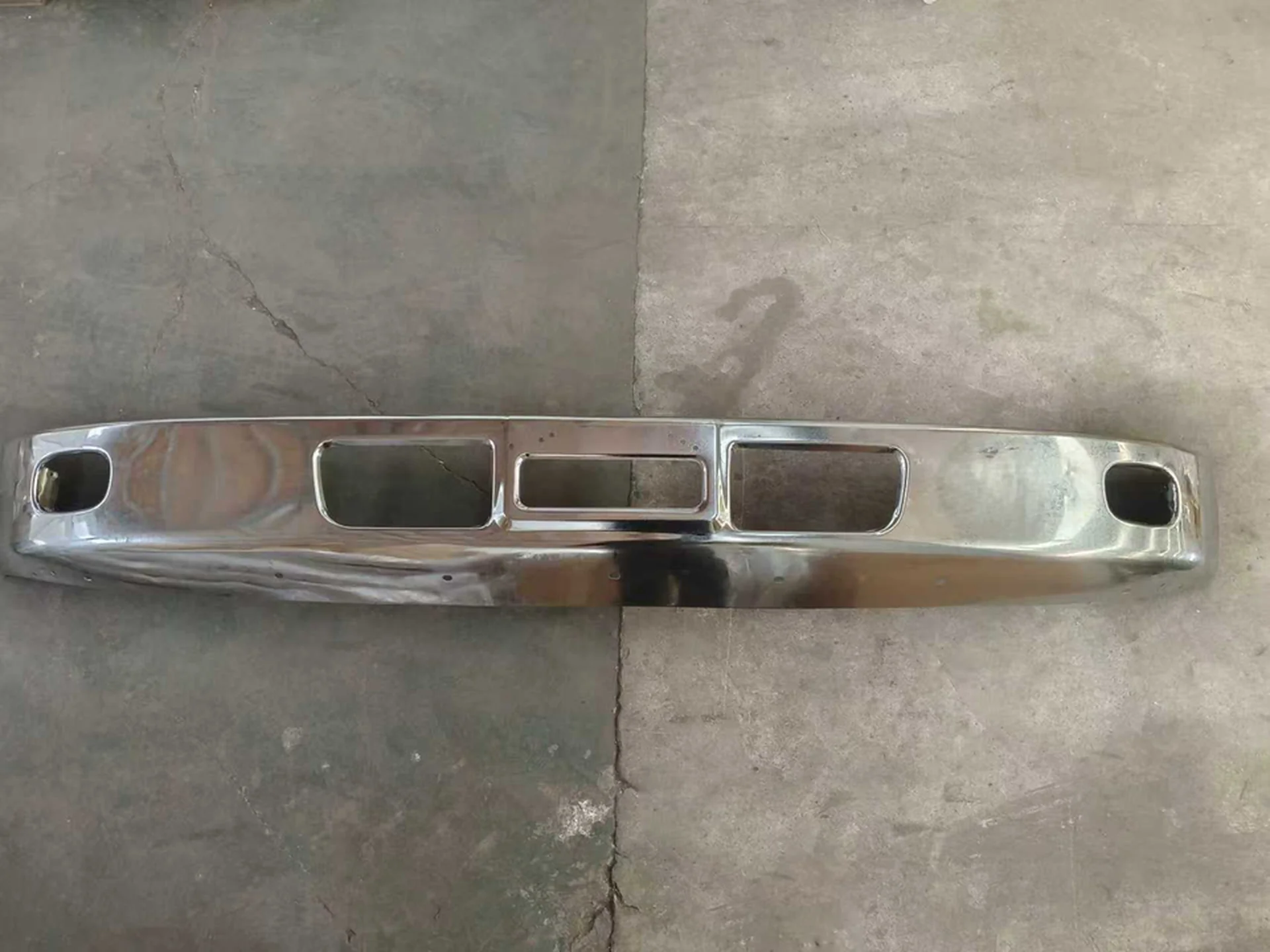 Chrome / Black Metal Bumper for Mitsubishi FN627 / FM617