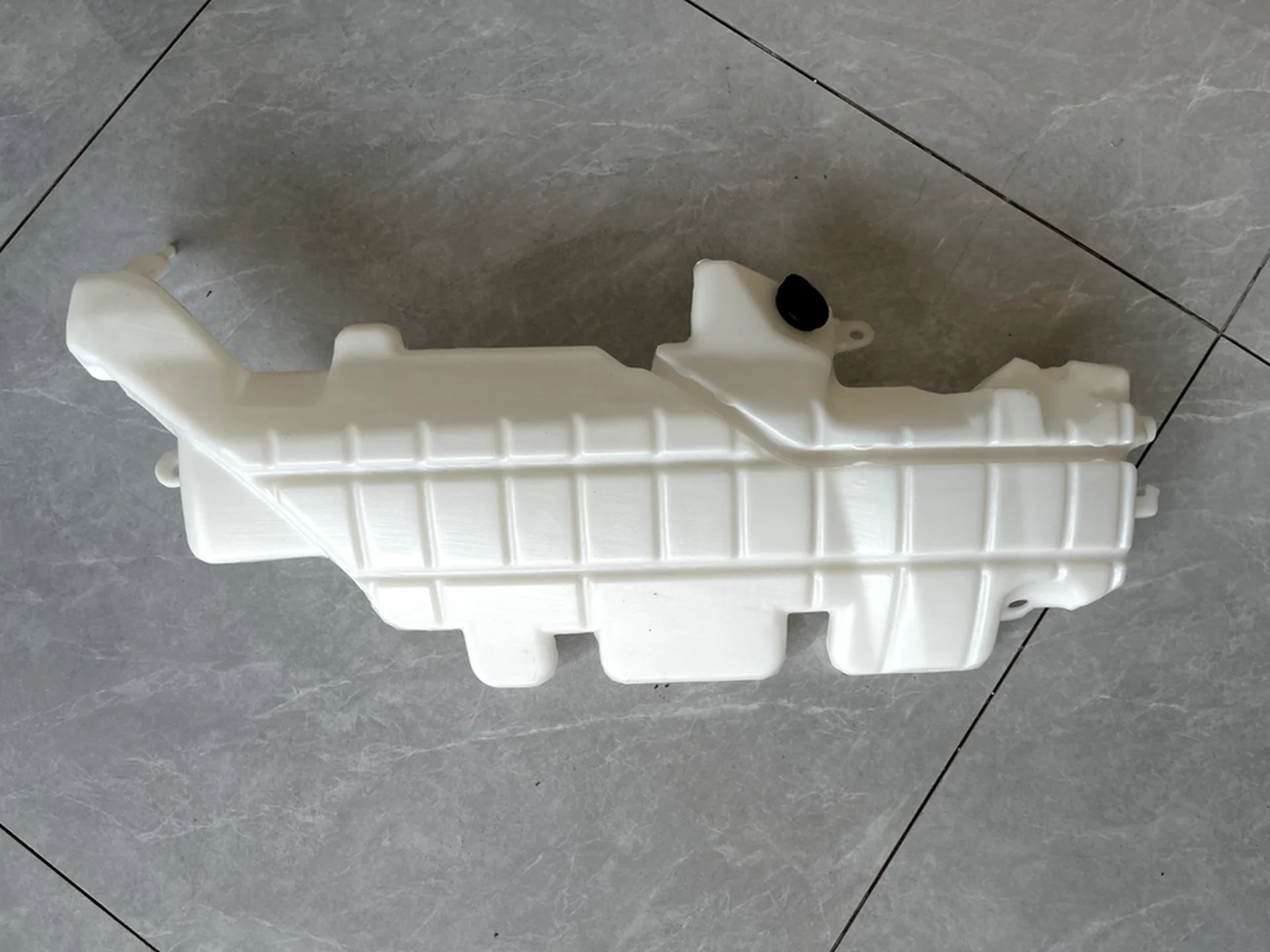 White Plastic Radiator Panel for Hino Mega 700