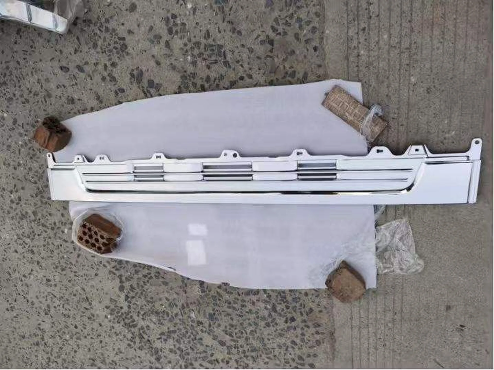 165CM Chrome Plastic Grille for Hino Profia