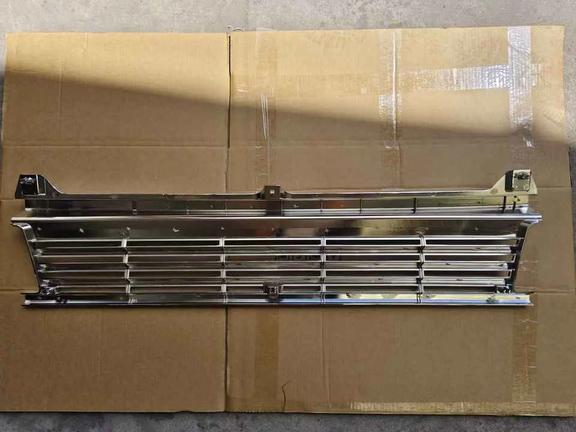 125CM Black / Gray Plastic Grille for Hino FM3M / FM2K