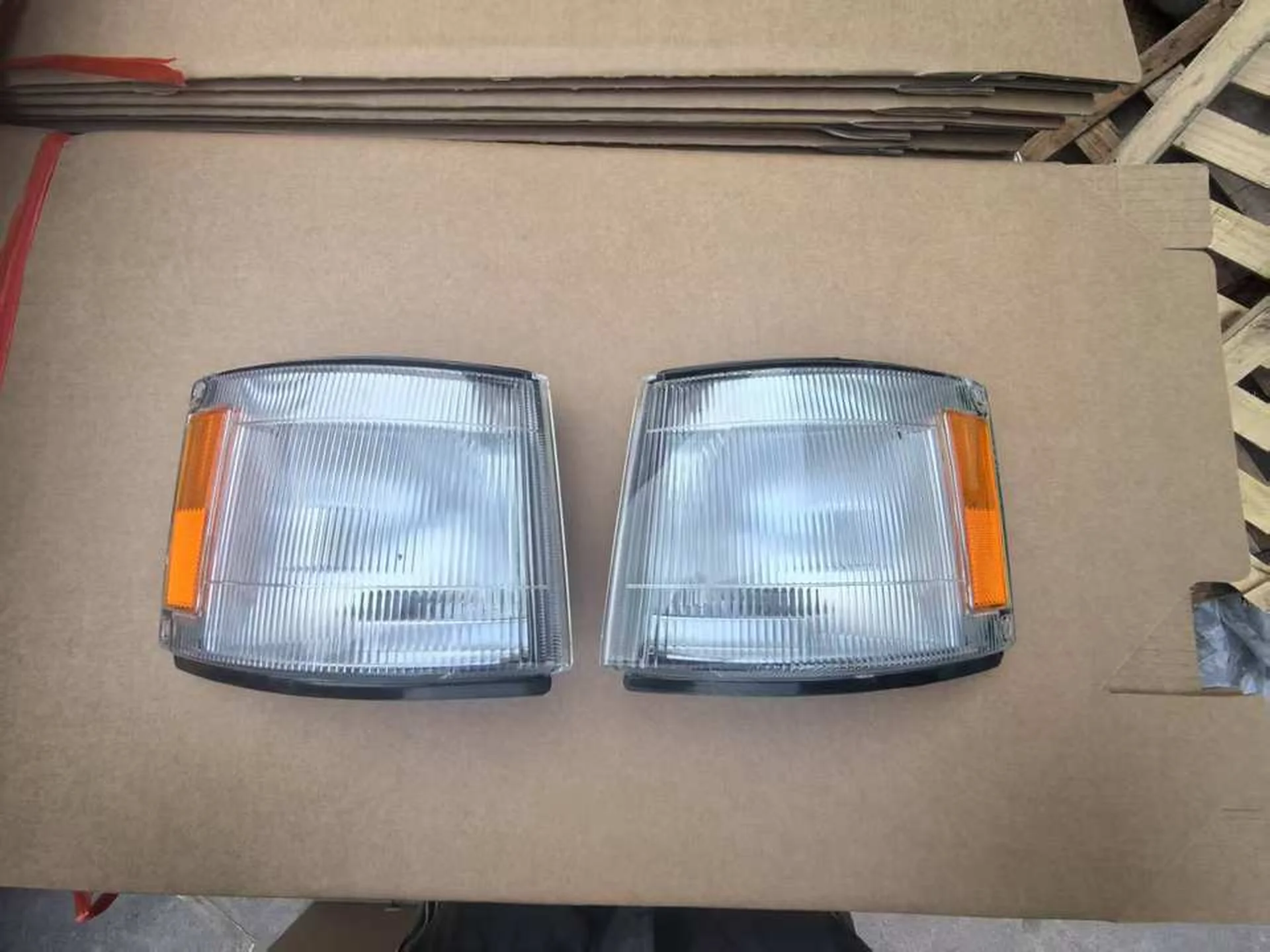 White / Yellow Plastic Corner Lamp for Hino FM3M / FM2K