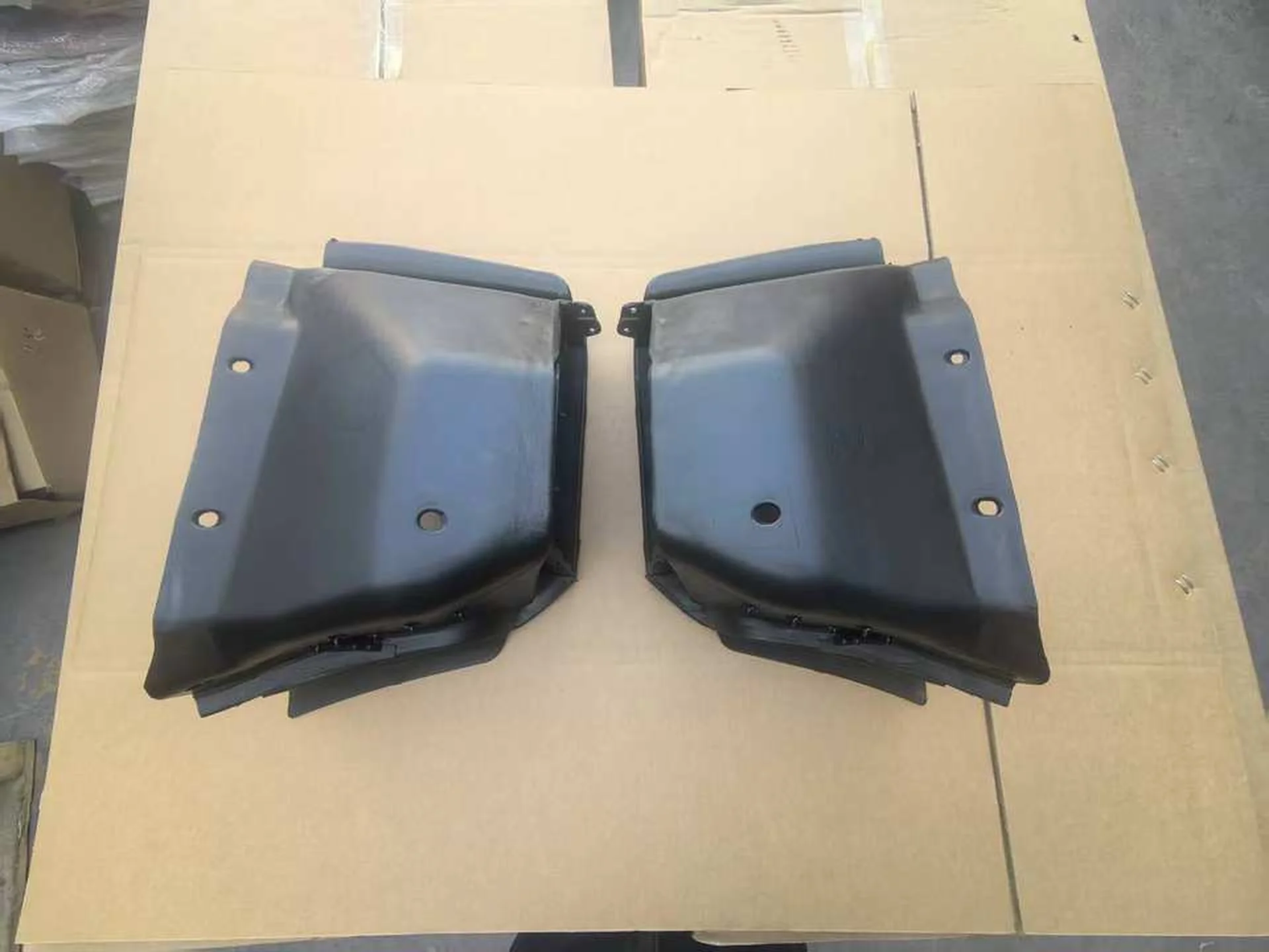 32CM Black Plastic Step Panel for Hino 300 Dutro
