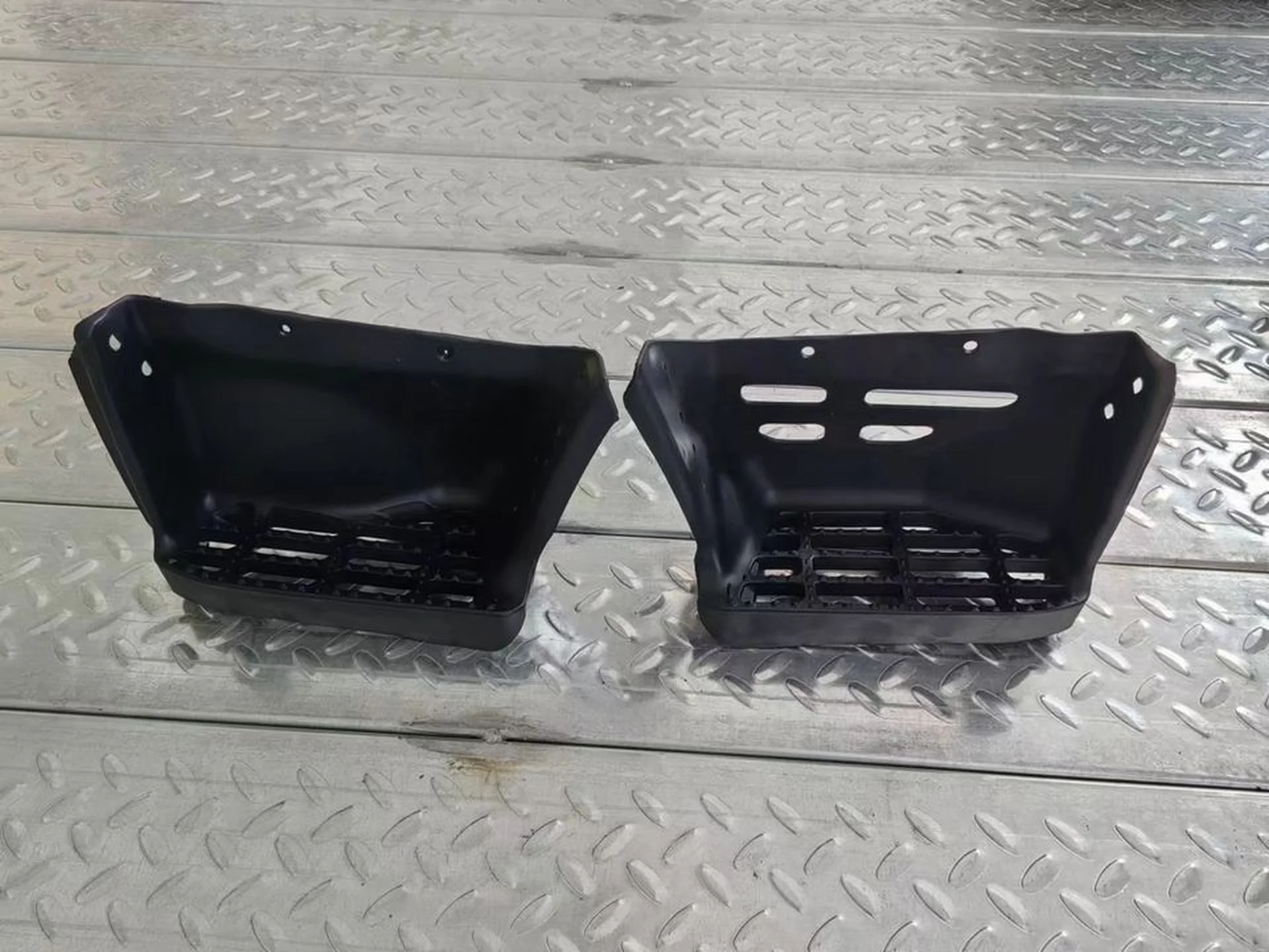 51CM Black Plastic Step Panel for Hino 300 Dutro
