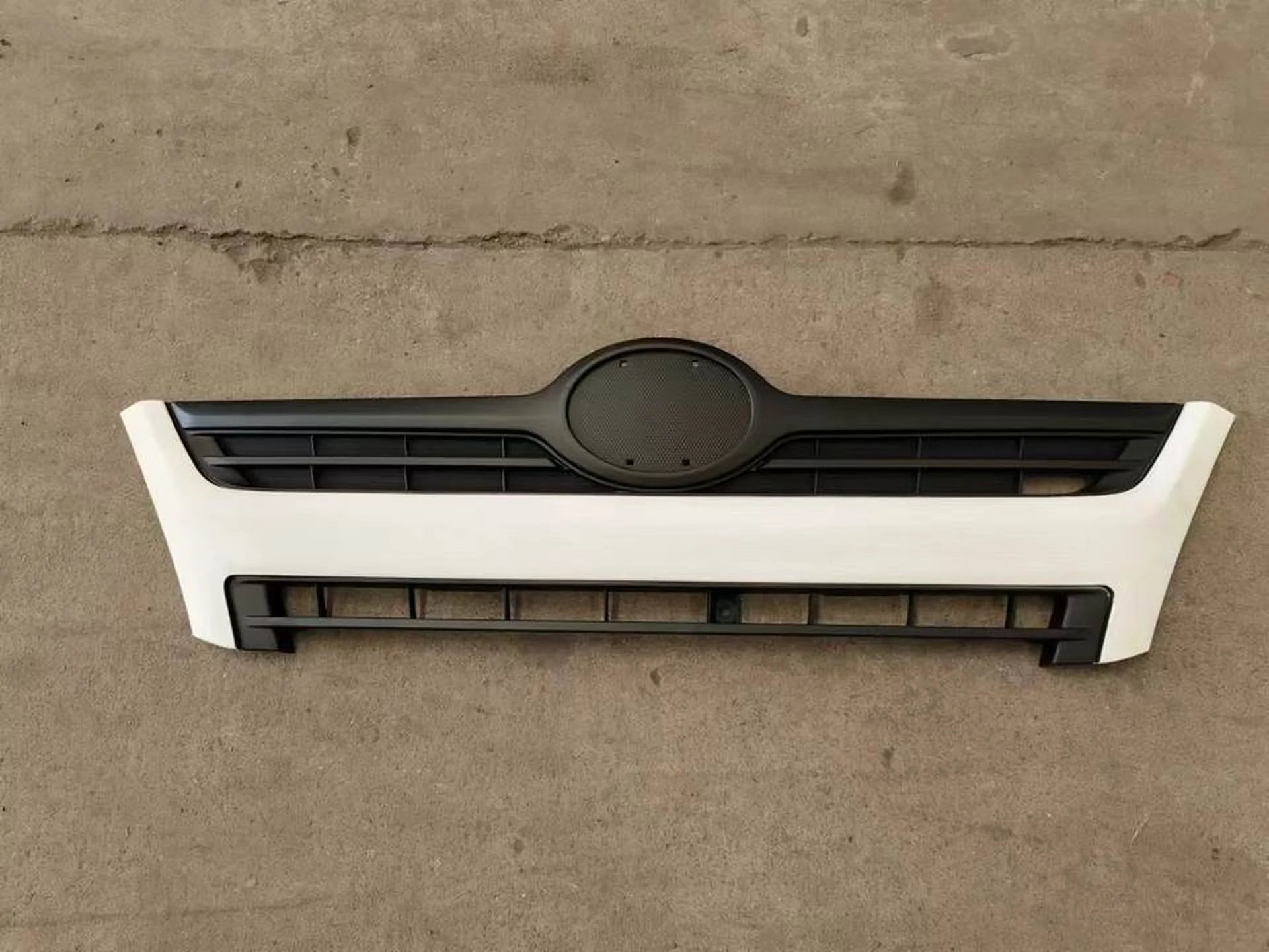 135CM Chrome / Black Plastic Grille for Hino 300 Dutro