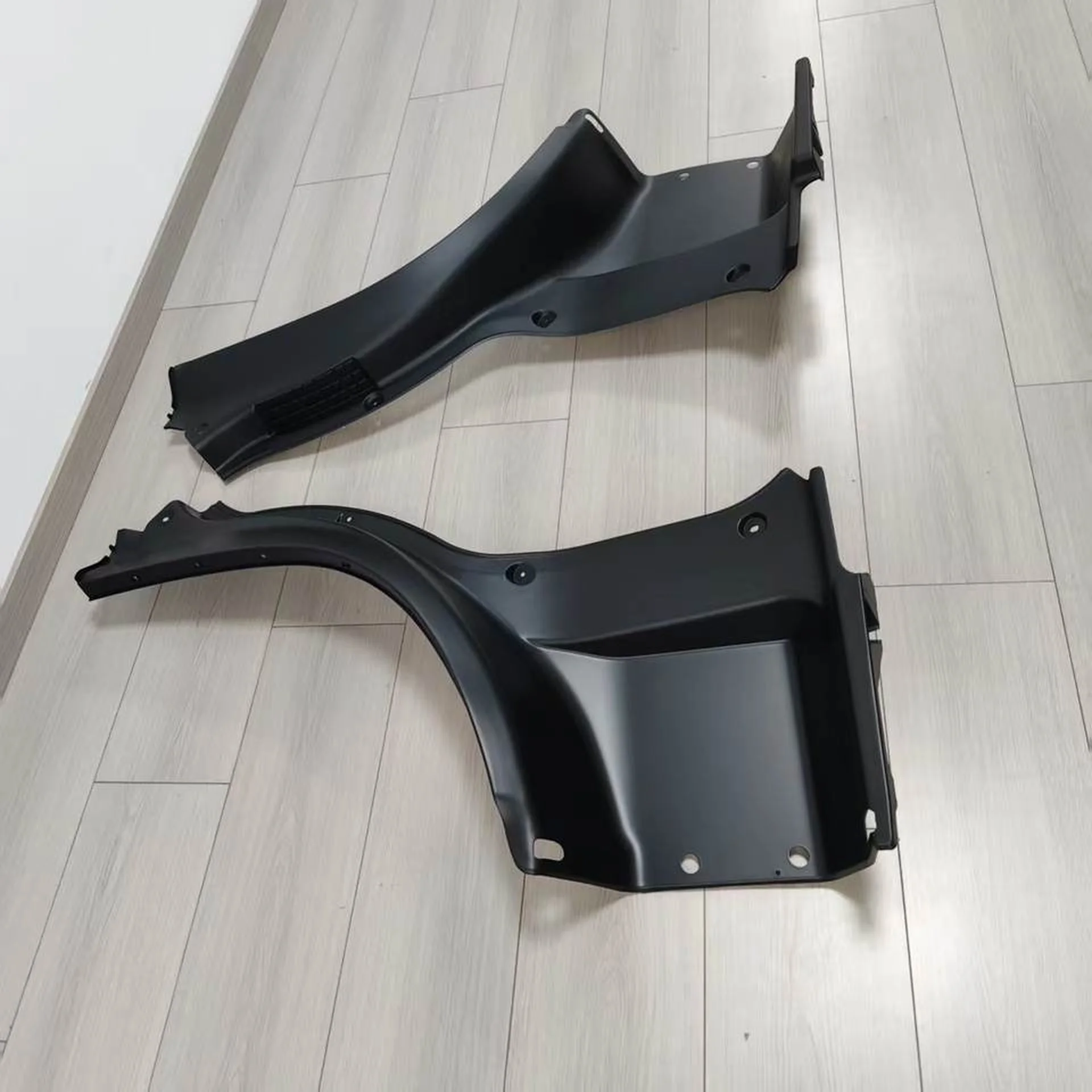 Black Plastic Step Panel for Hino Dominator 500 / New 500