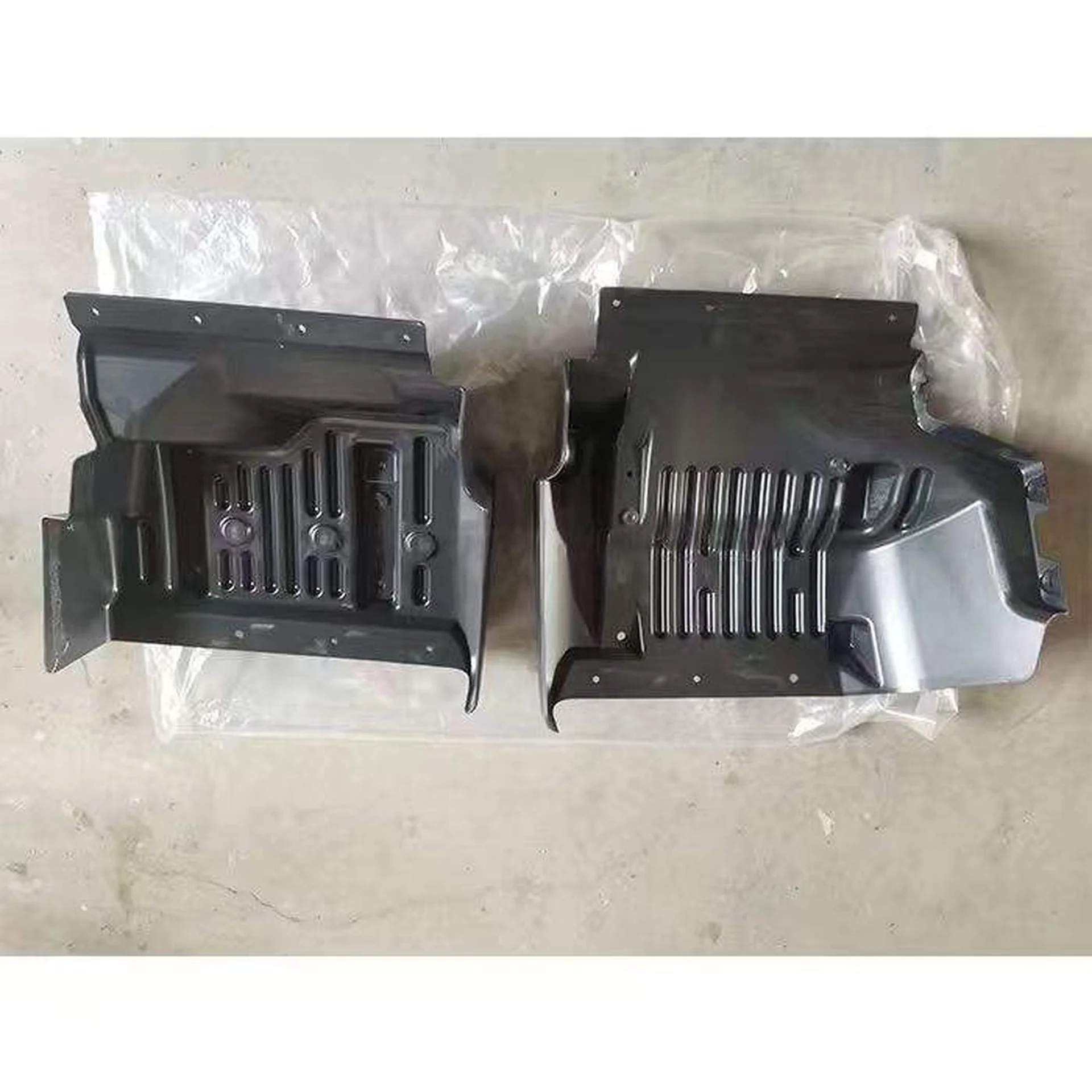Chrome / Black Plastic Fender / Mud Flap for Hino Dominator 500 / New 500