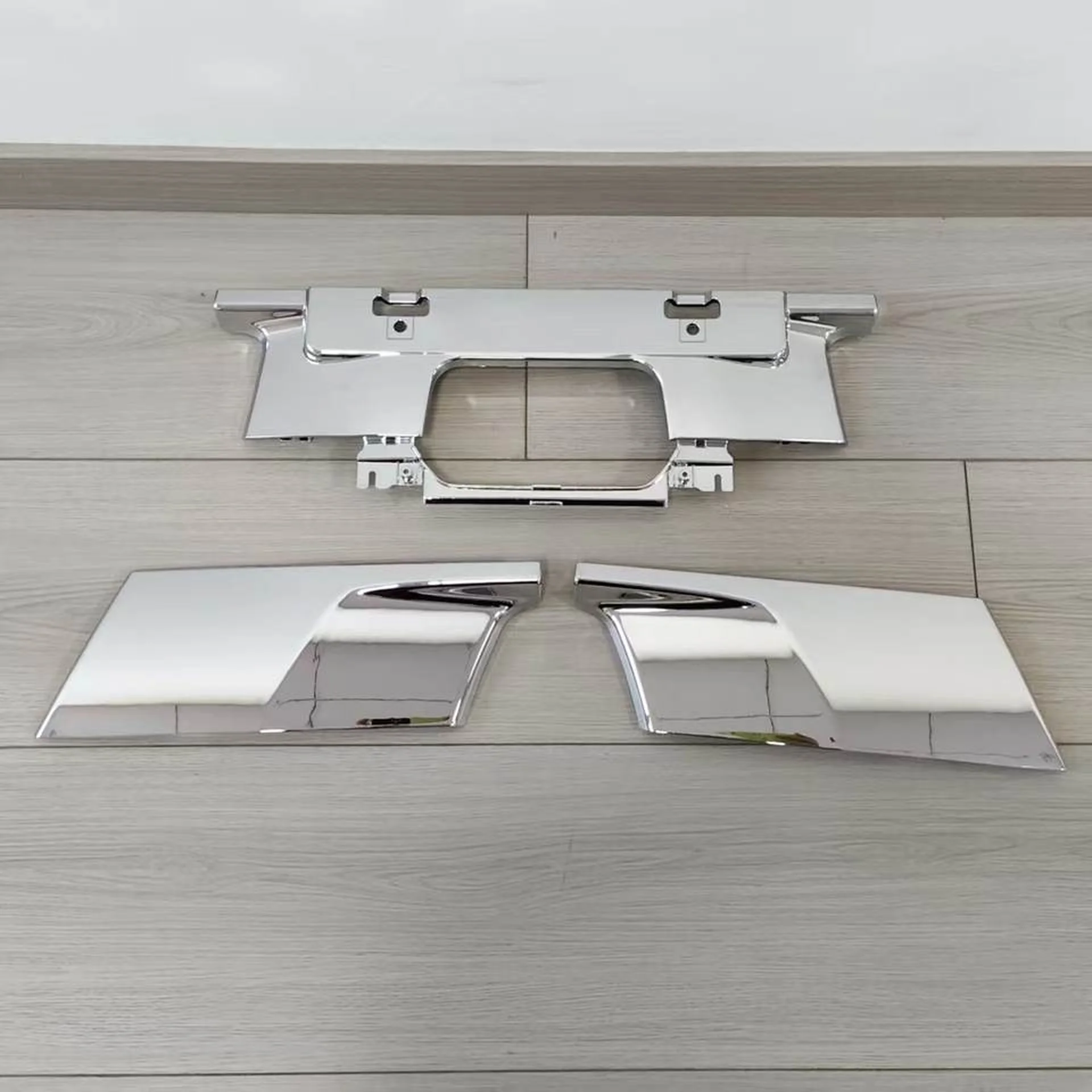 Chrome Plastic Bumper for Hino Dominator 500 / New 500