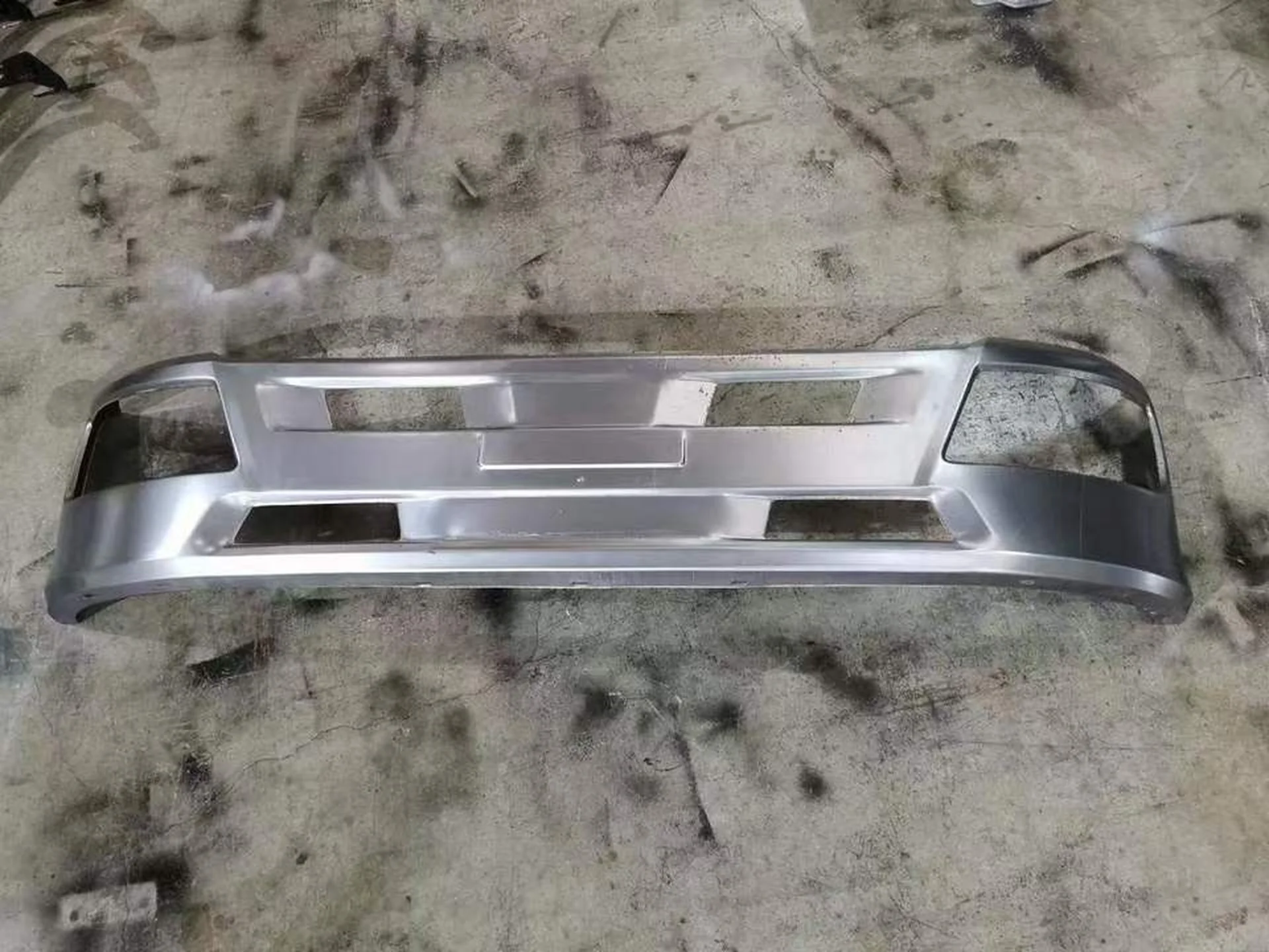 205CM Chrome Metal Bumper for Hino Dominator 500 / New 500