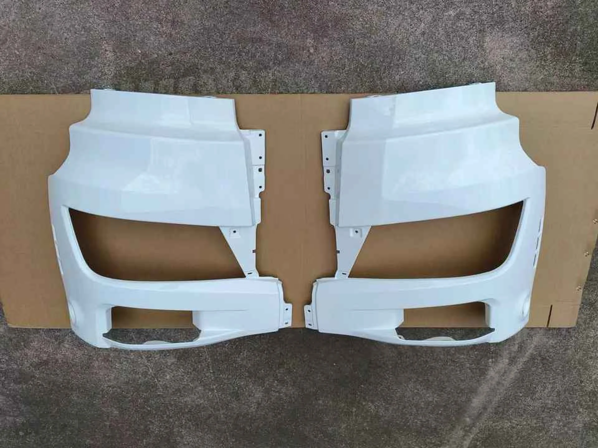 Chrome / White Plastic / Metal Head Lamp for Hino New Mega 700