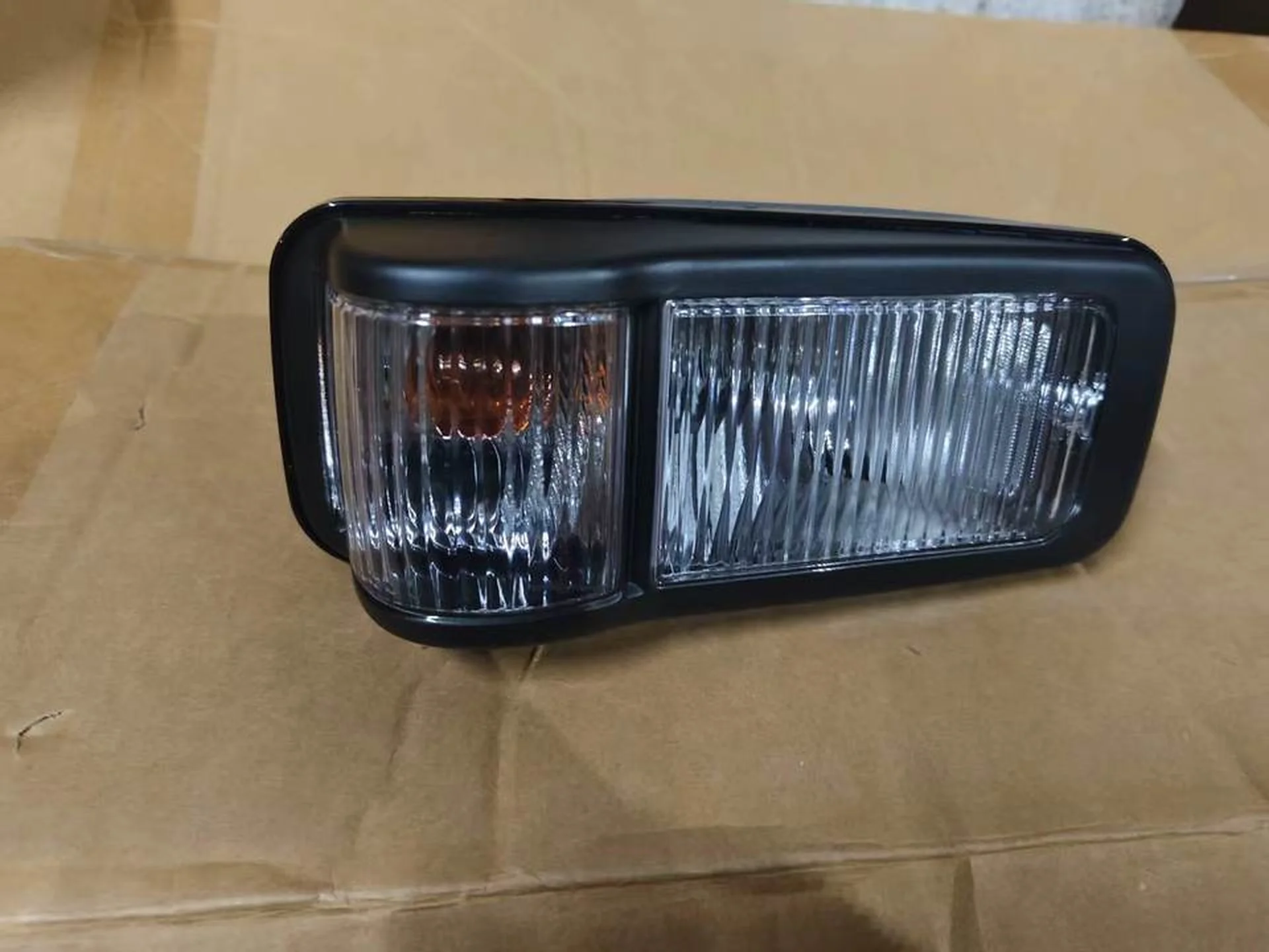 41CM Chrome Plastic Side Marker Lamp for Isuzu NPR 700P