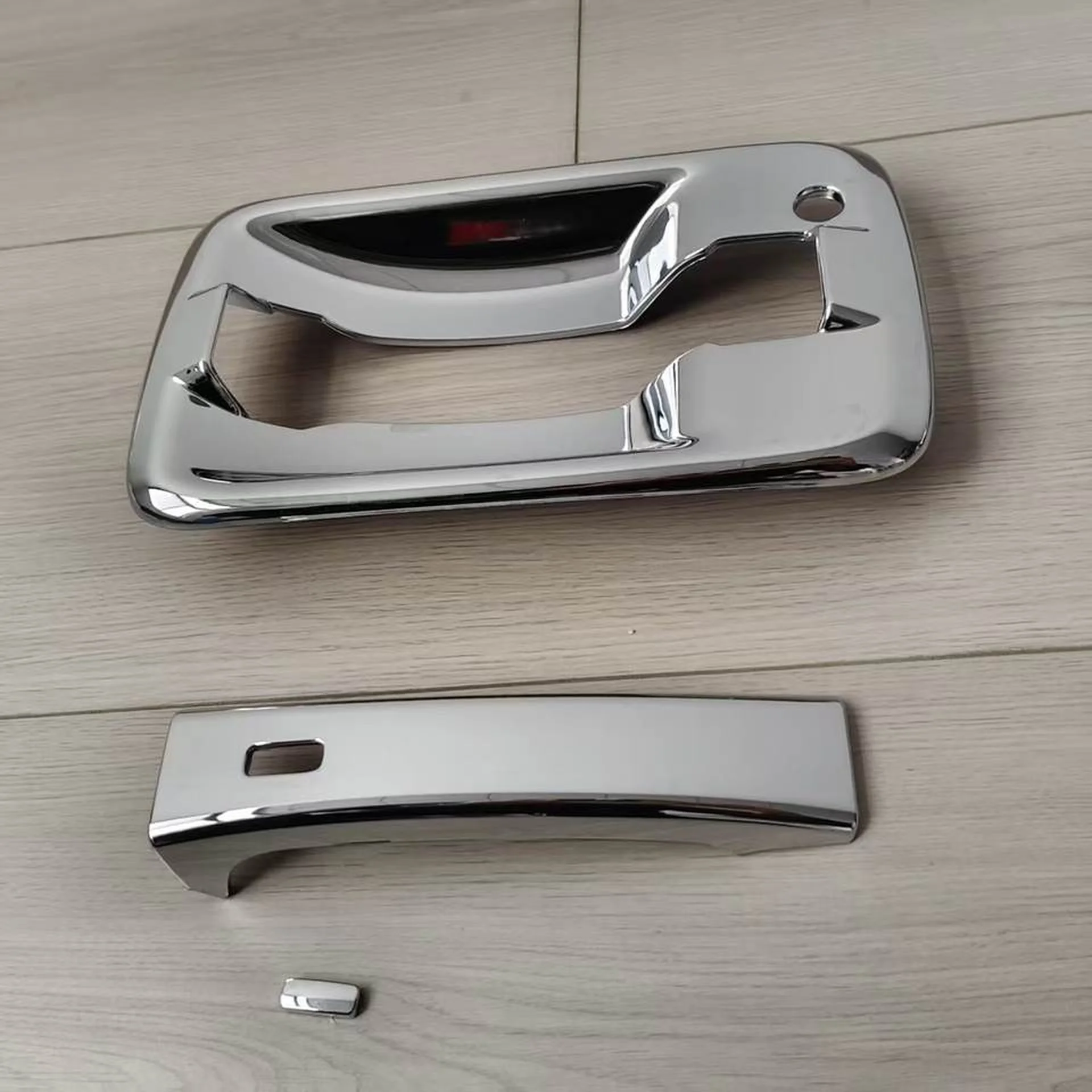 Chrome Plastic Door Handle for Isuzu New Elf 2023
