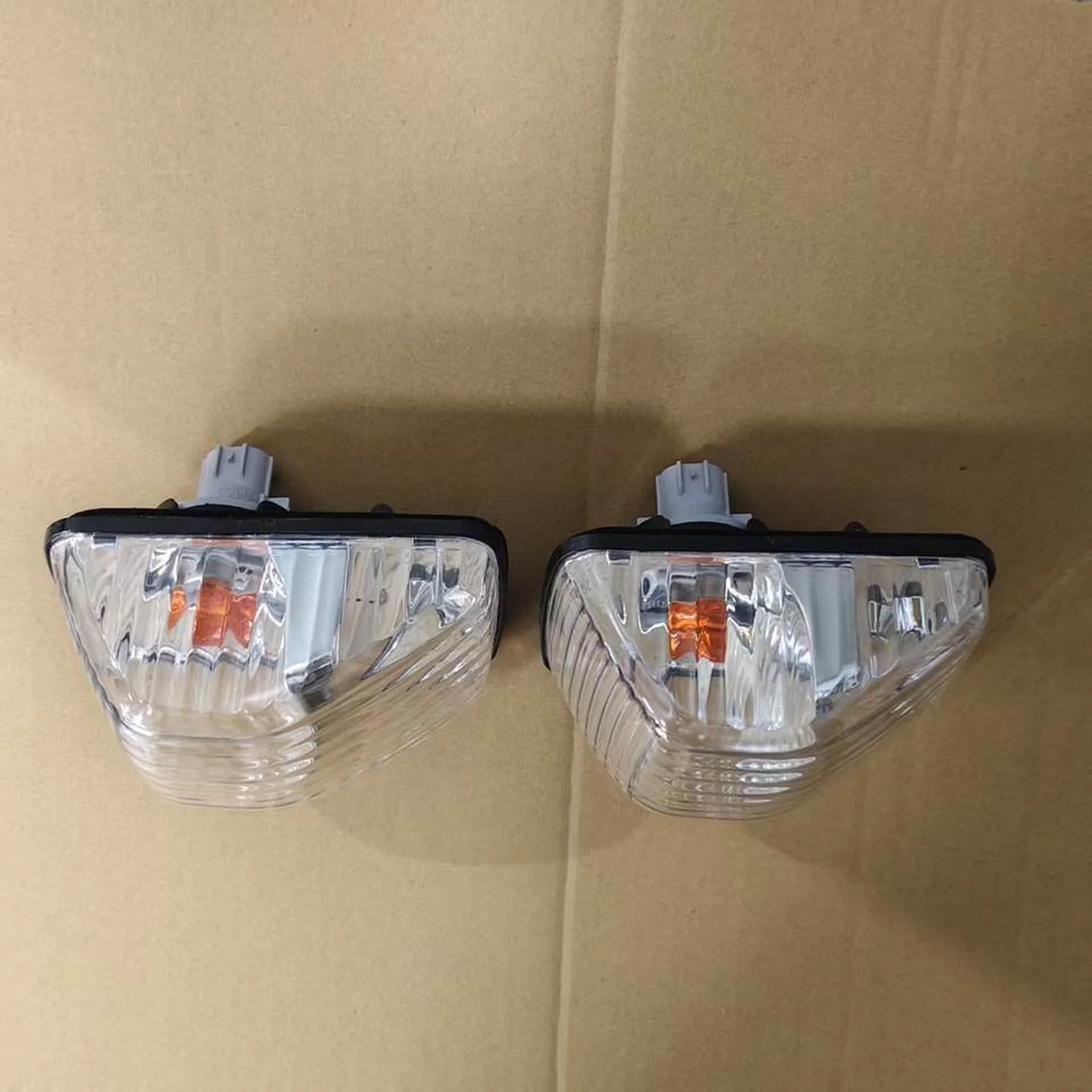7*11CM Plastic Side Marker Lamp for Isuzu Giga 2017