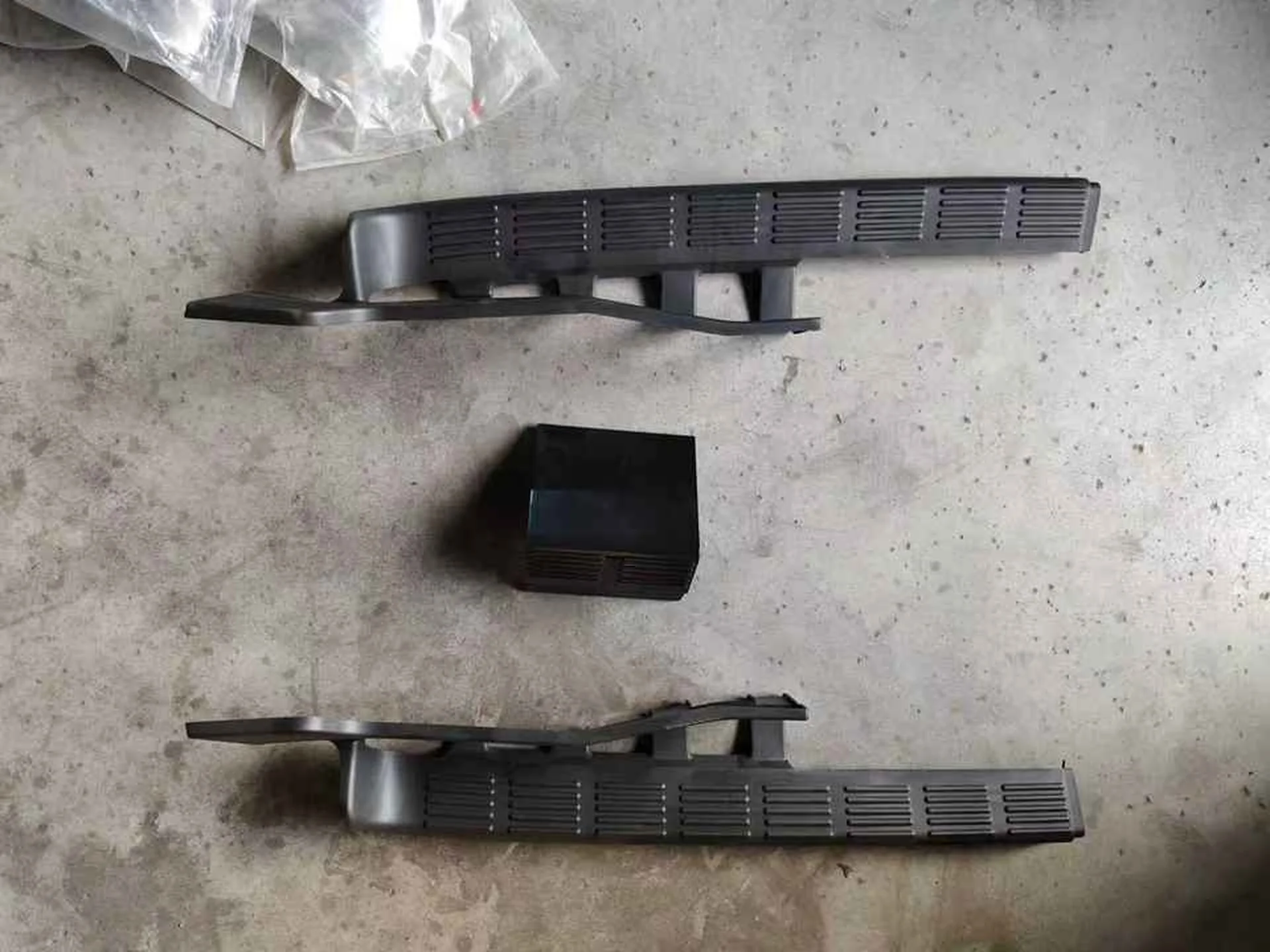 Black Plastic Bumper for Isuzu Giga 2010-2012