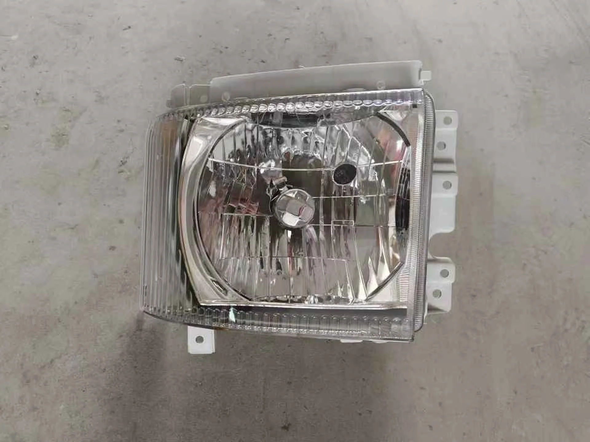 Plastic Head Lamp for Isuzu Giga 2010-2012
