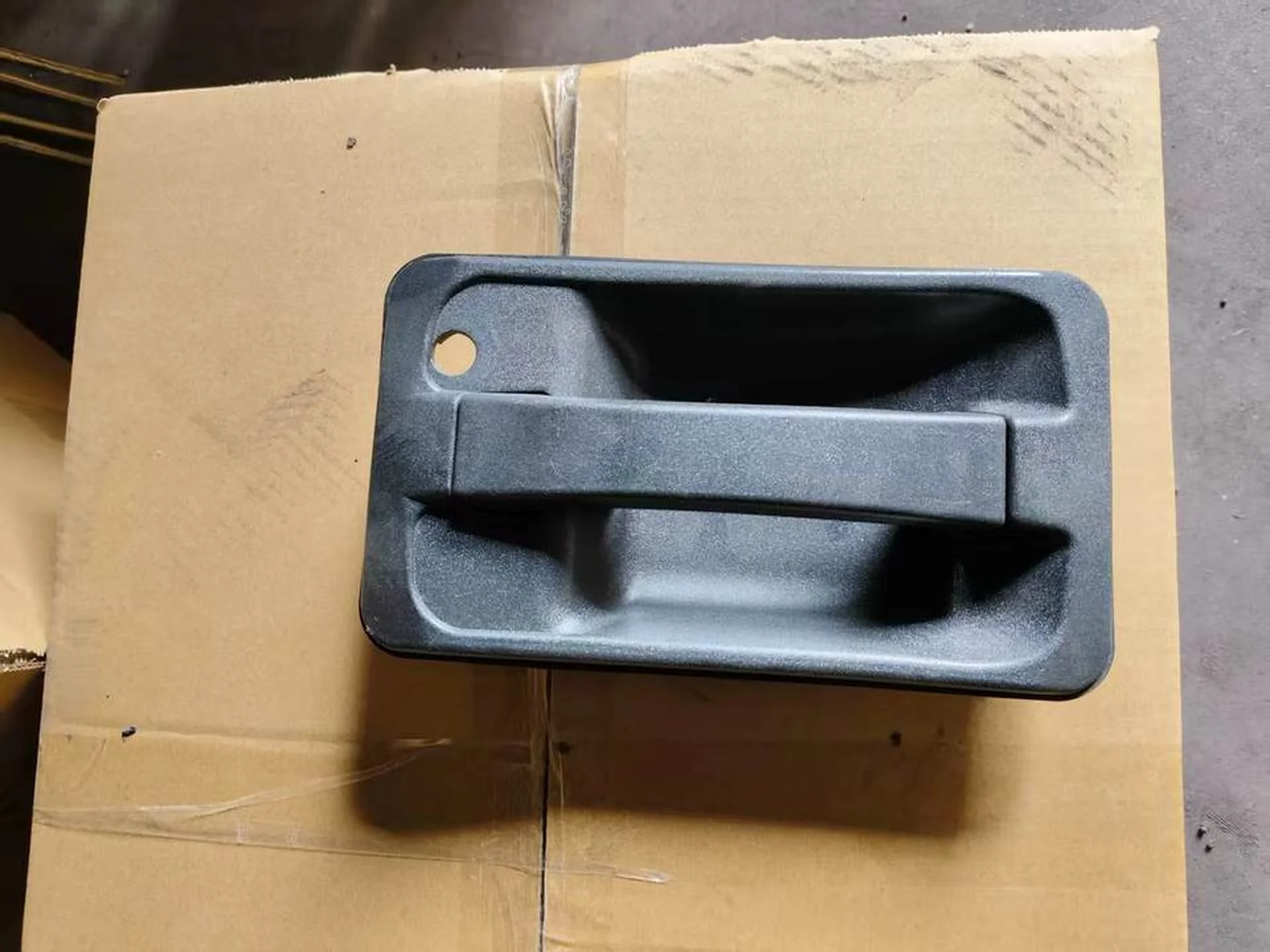 13*23CM Black Plastic Door Handle for Isuzu Deca 360