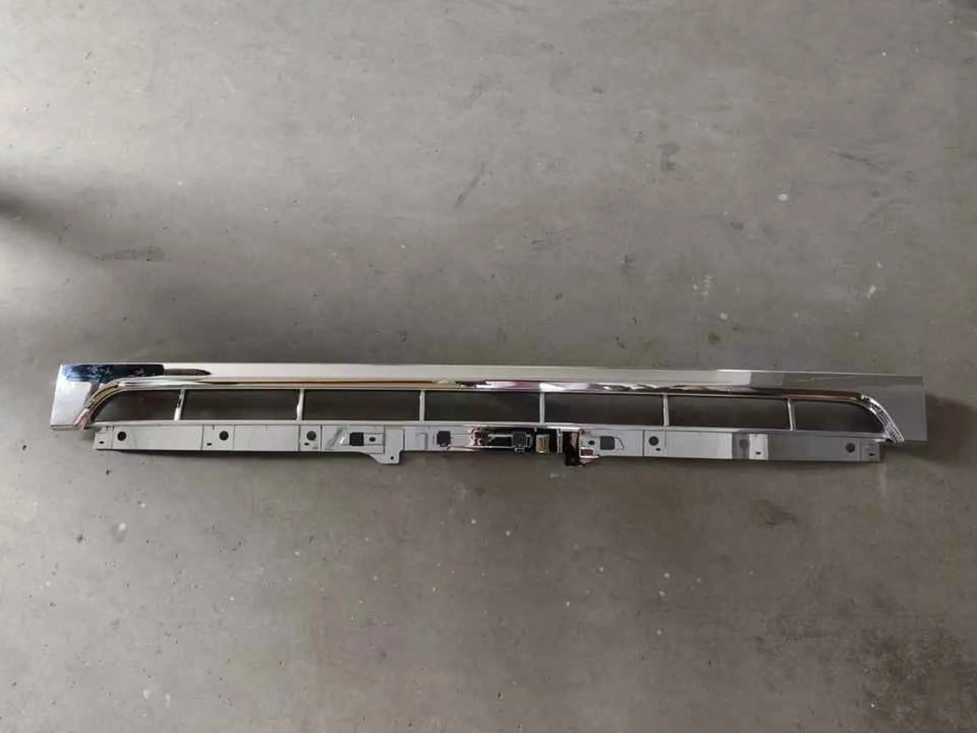 160CM Chrome / White Plastic Grille for Isuzu Deca 360