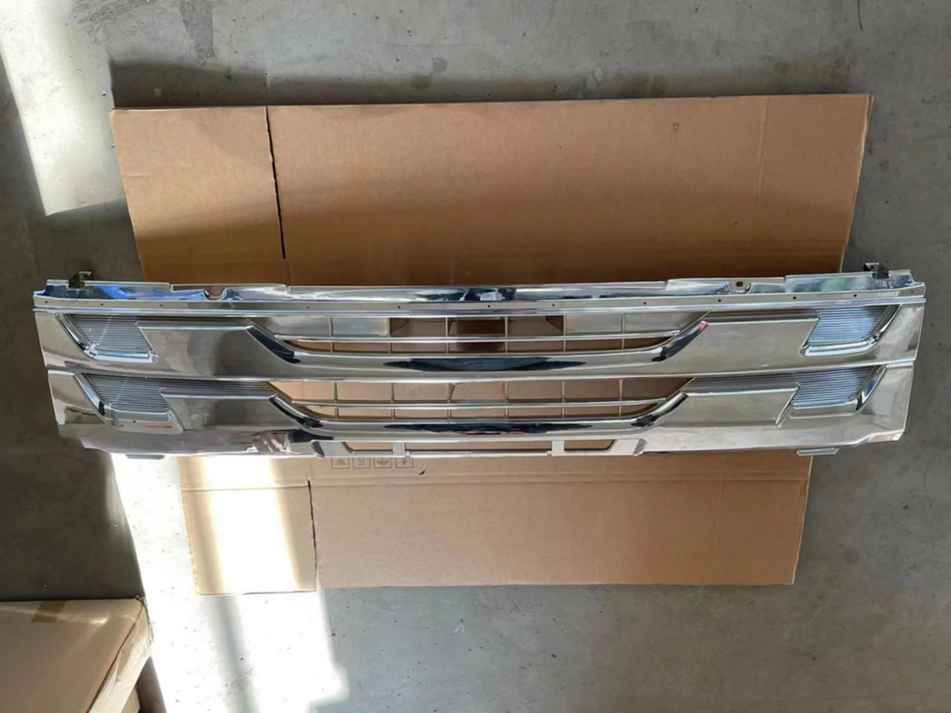 140CM Chrome / Black Plastic Grille for Isuzu Deca 360