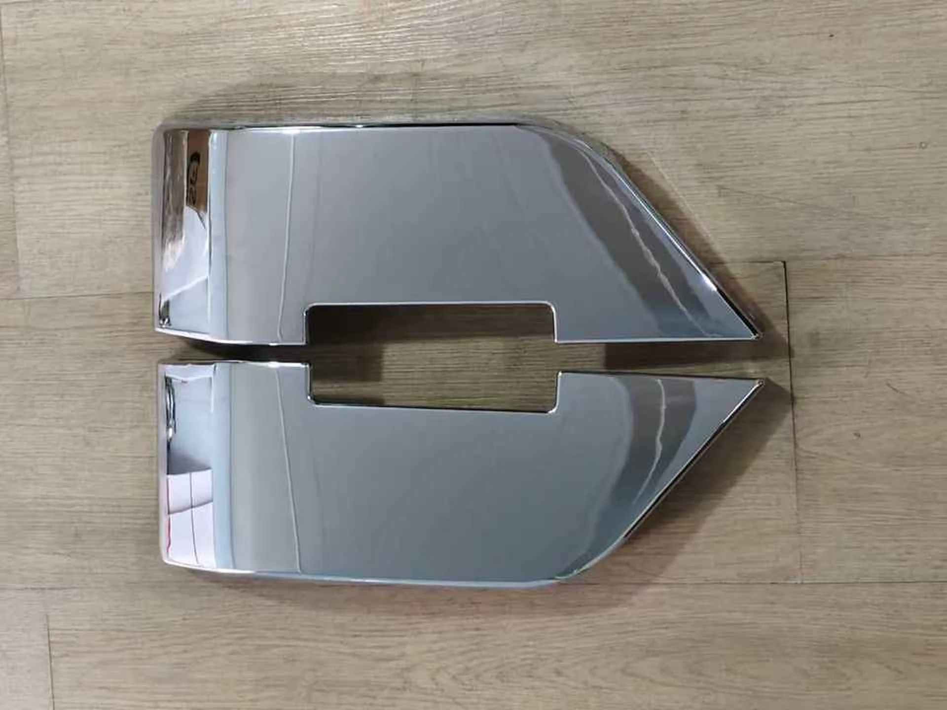 Chrome Plastic Step Panel for Isuzu Forward / FRR