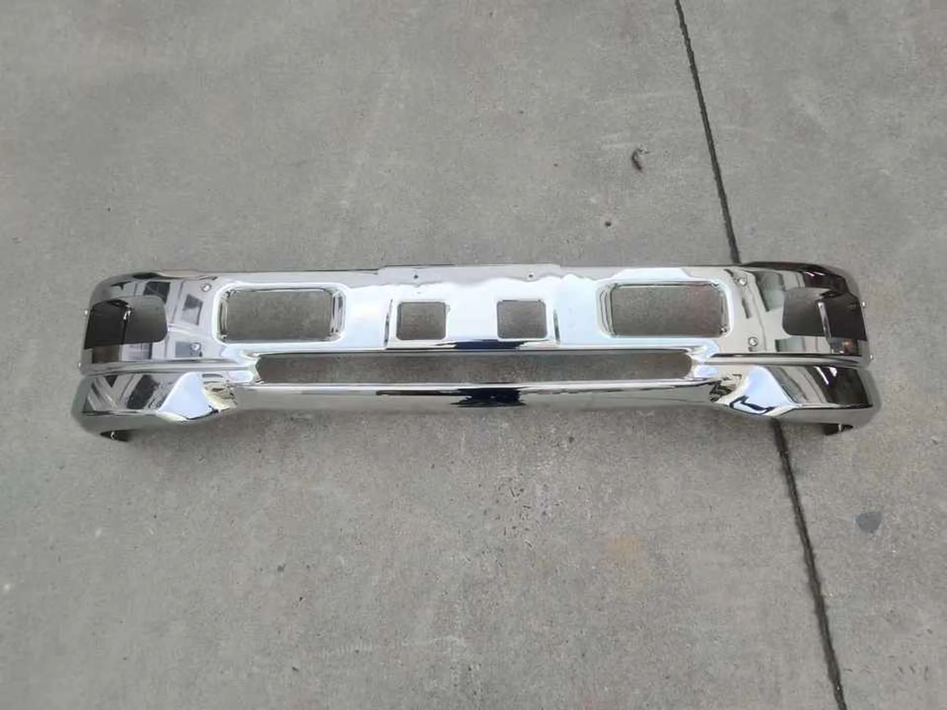 Chrome / White Metal Bumper for Isuzu NPR 700P