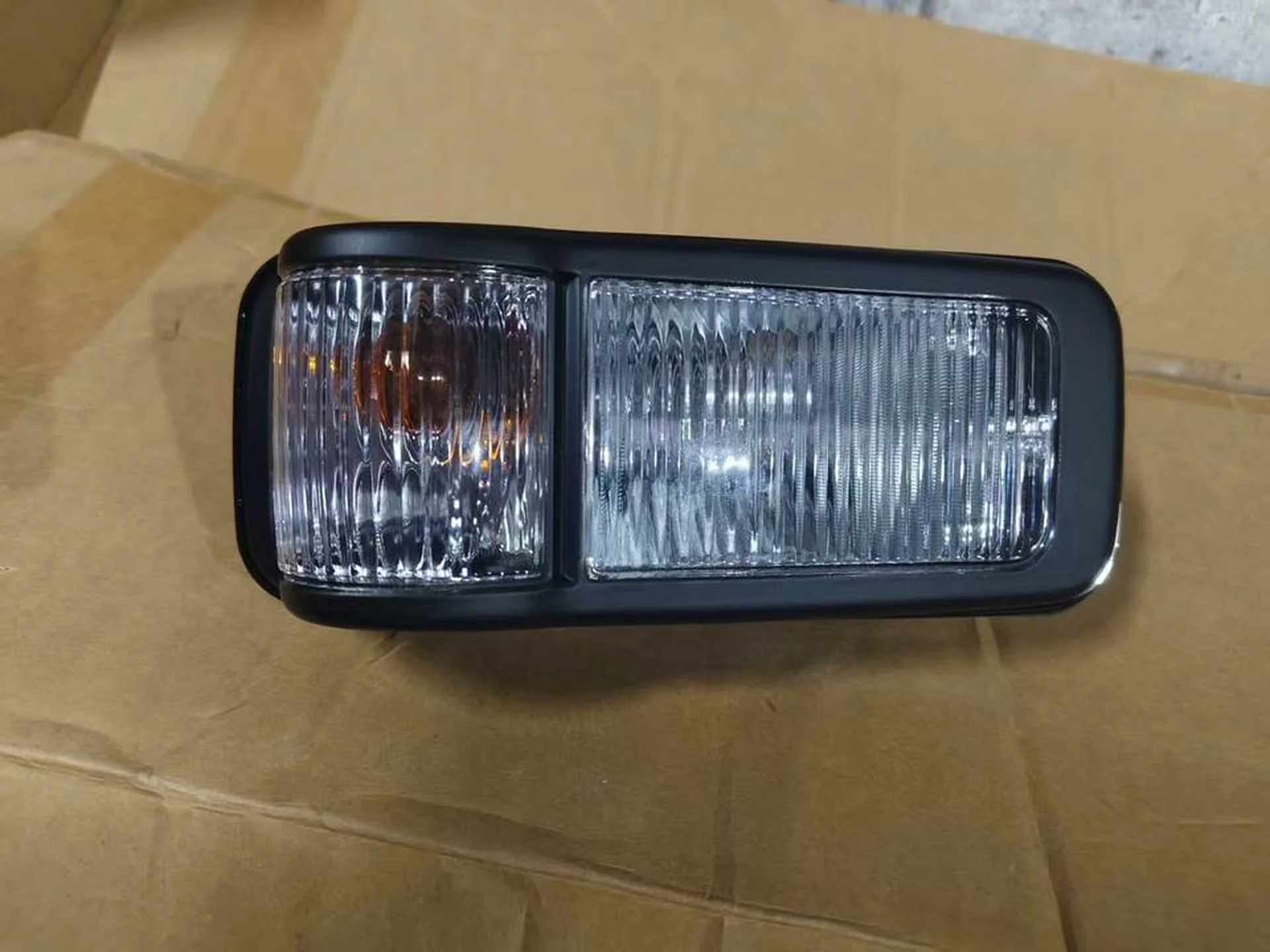 Black Plastic Side Marker Lamp for Isuzu NPR 700P