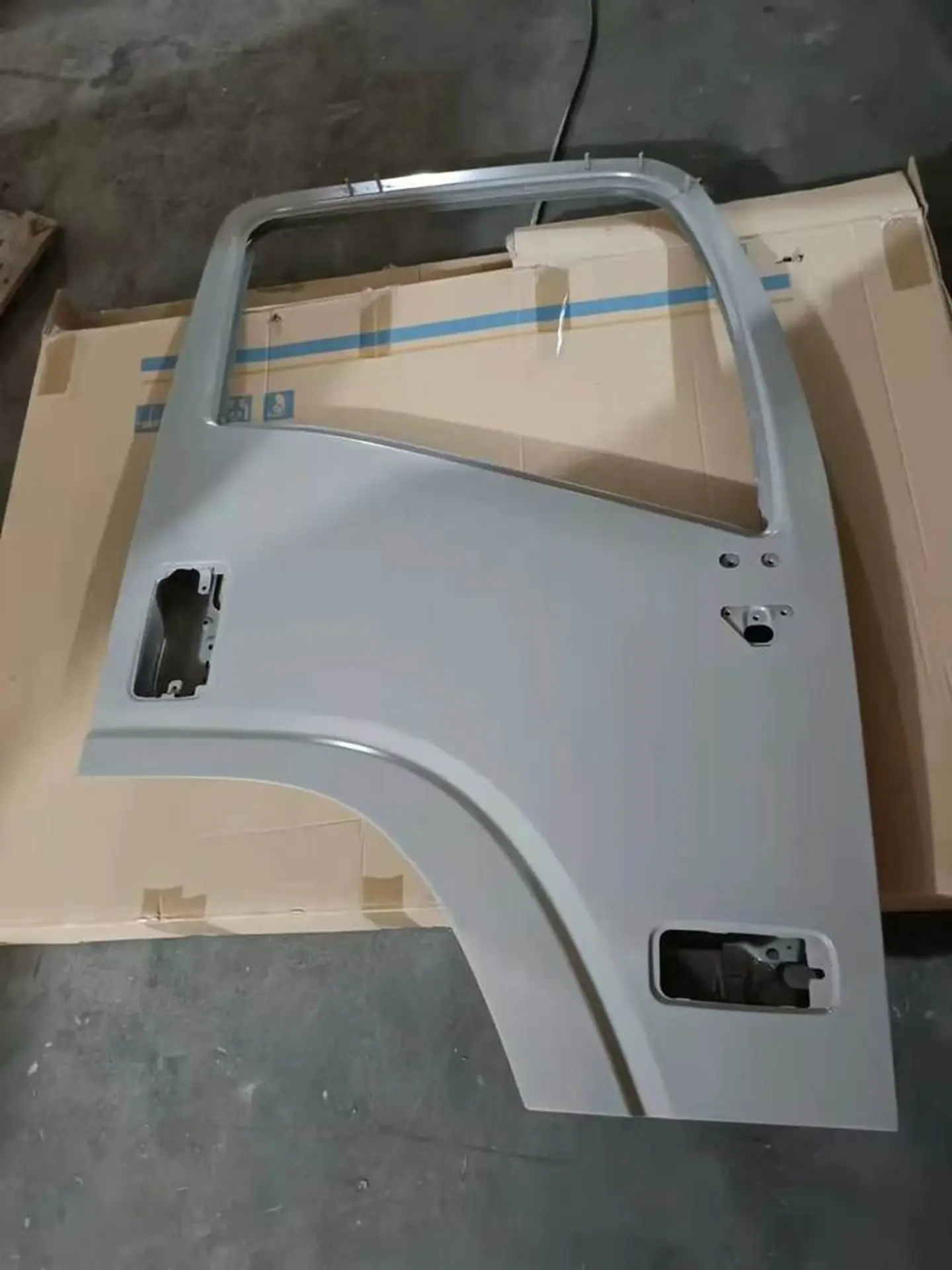 Black / White Metal Door for Isuzu NPR 700P