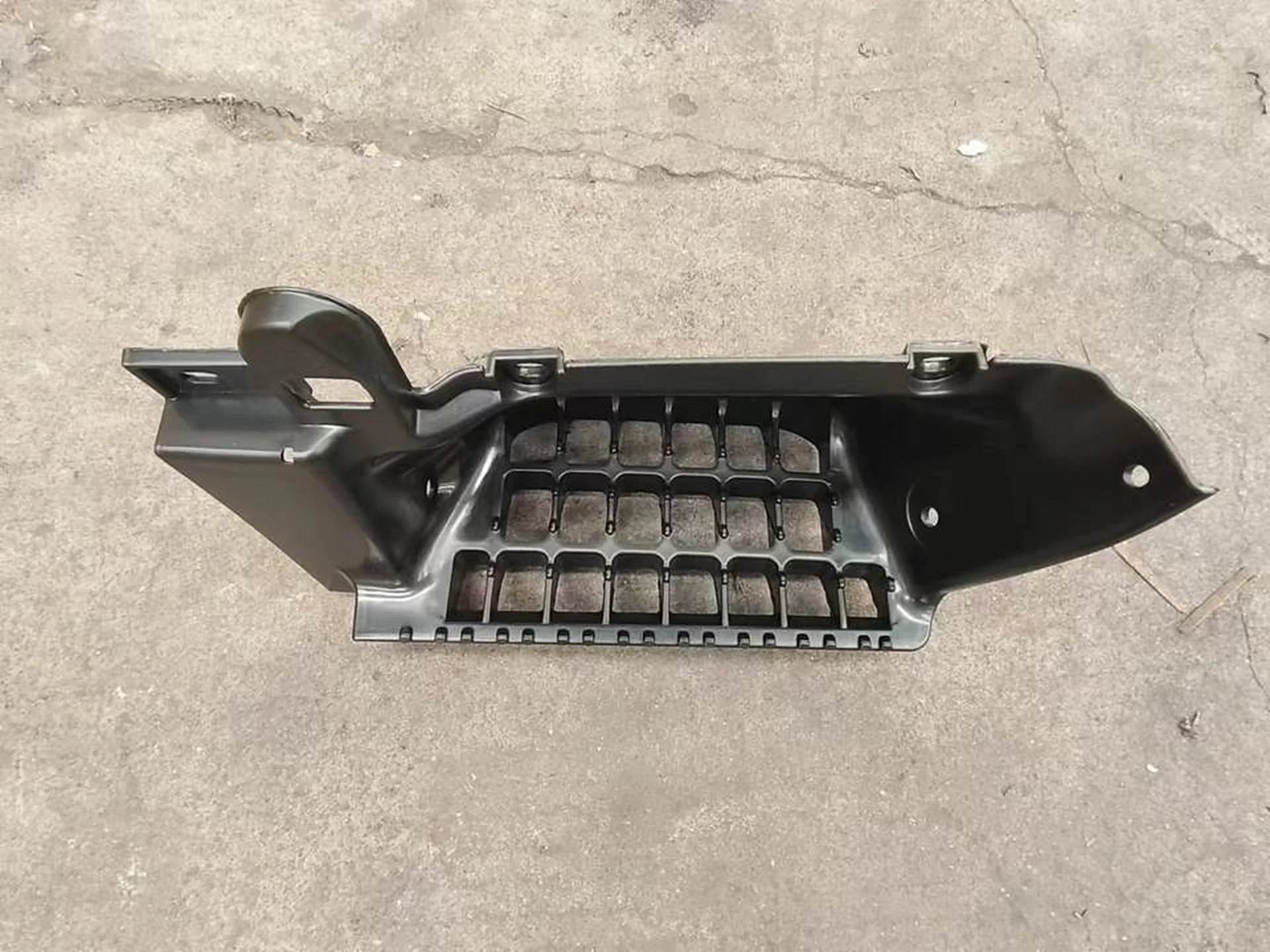 35.5CM Black Plastic Step Panel for Isuzu NQR 600P