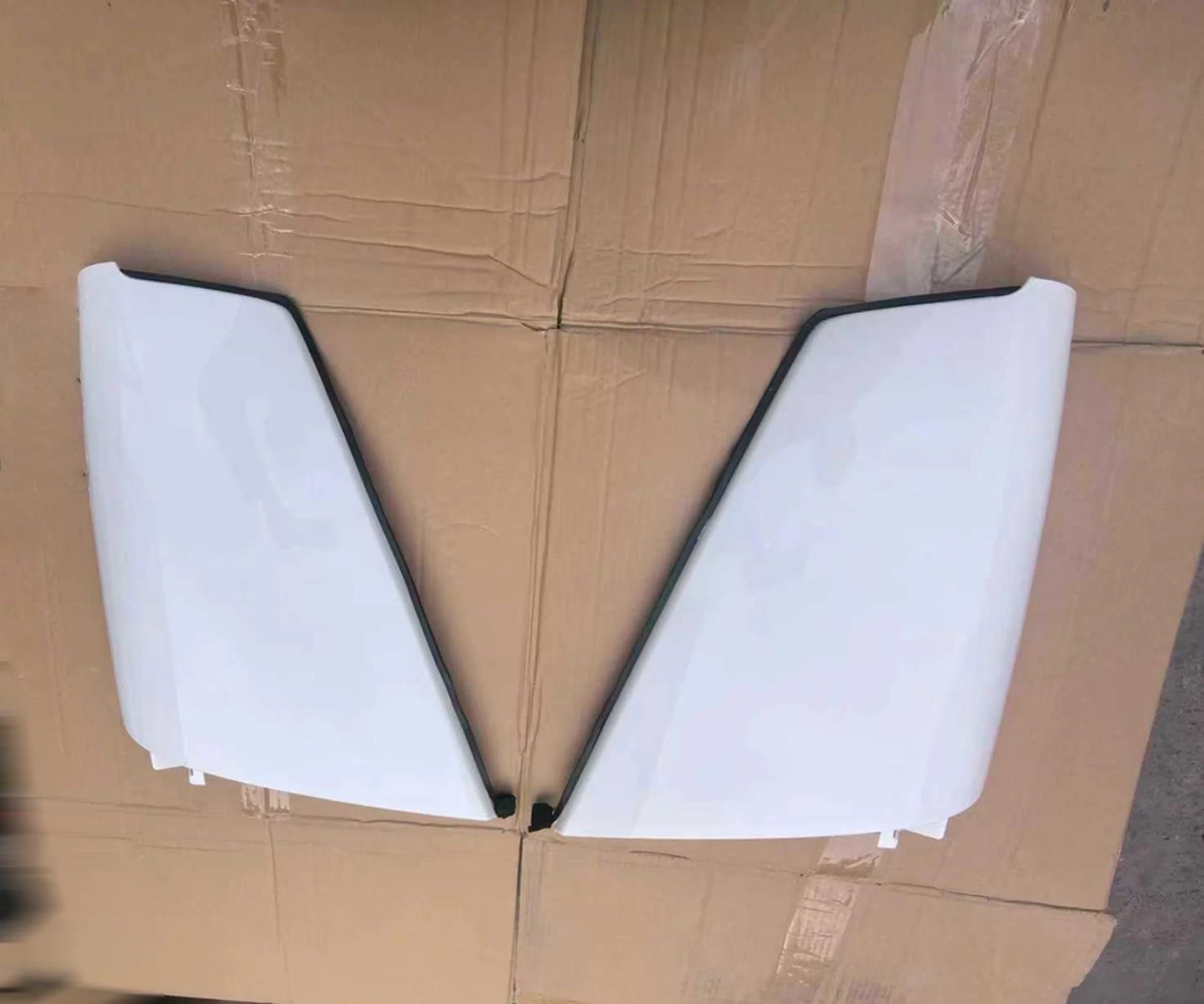 35.5CM White Plastic Corner Panel for Isuzu NQR 600P