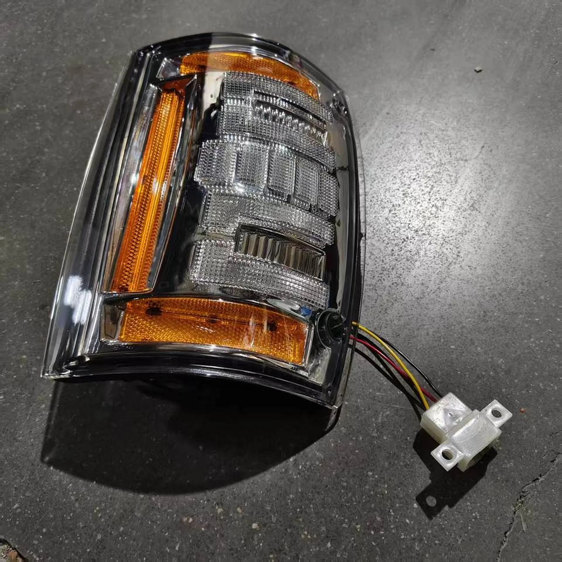 Black Plastic Corner Lamp for Isuzu NPR 100P