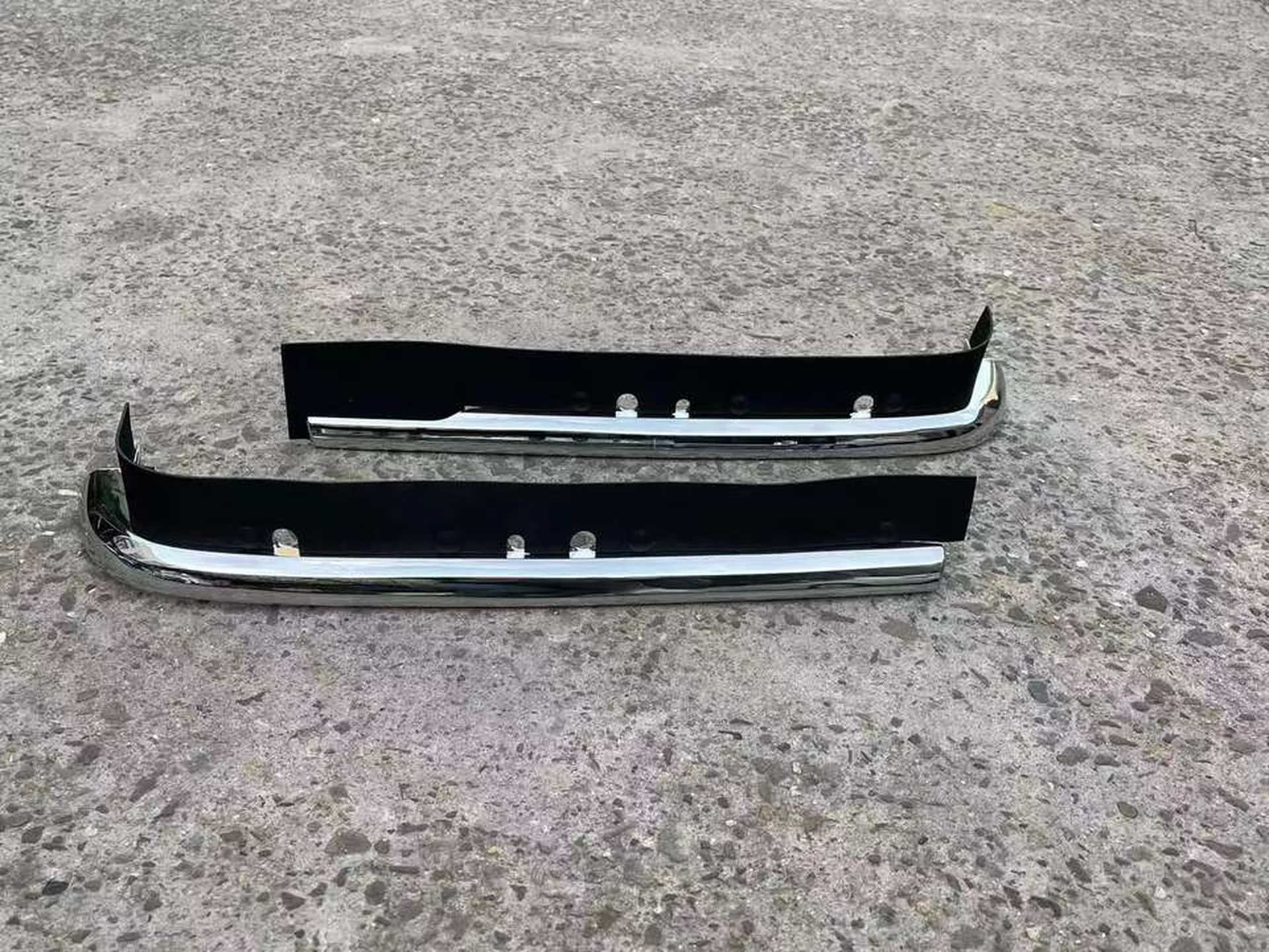 Chrome / Black Plastic Lamp Cover for Isuzu NPR 100P