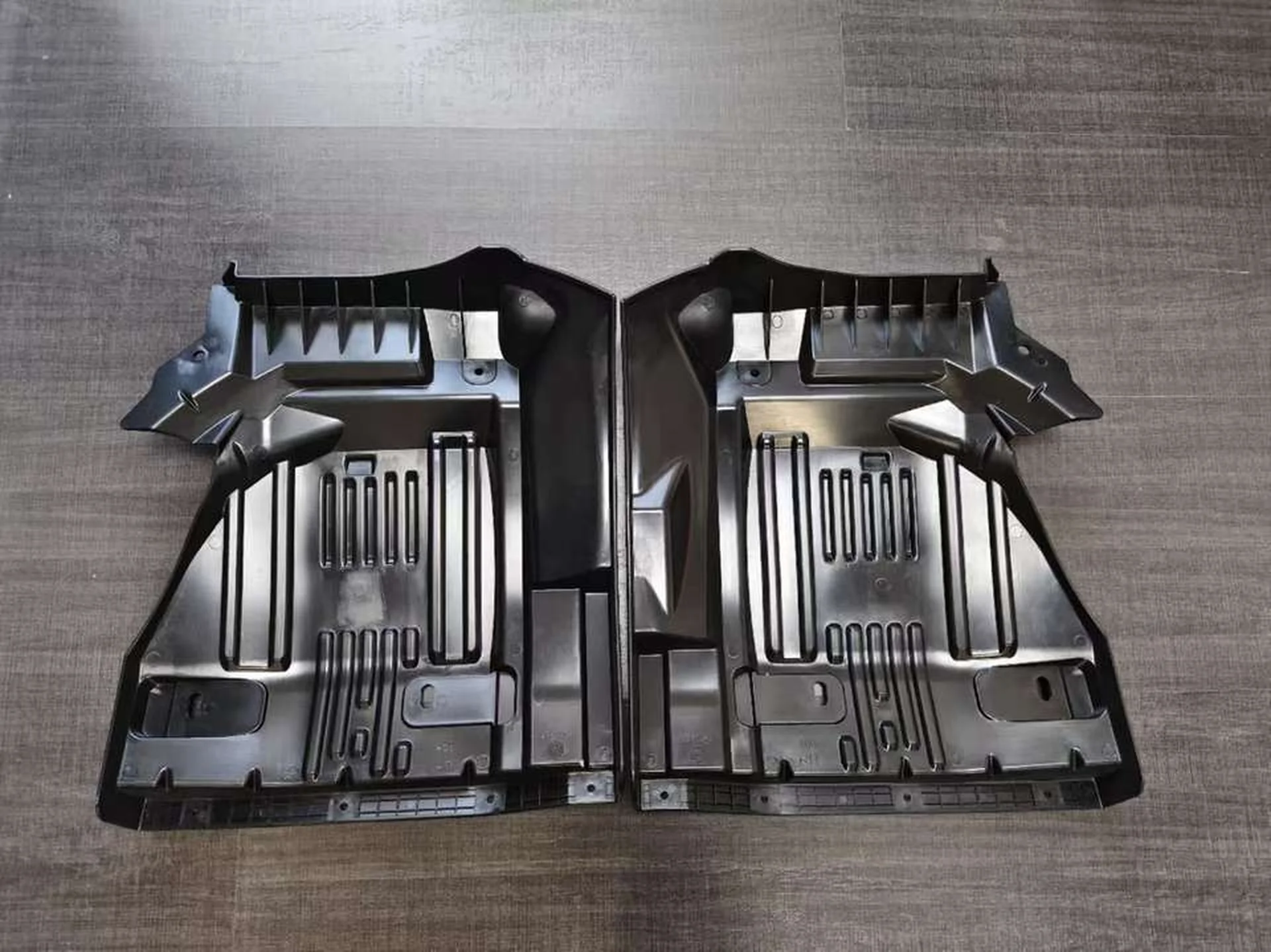Black Plastic Fender / Mud Flap for Isuzu NPR 100P