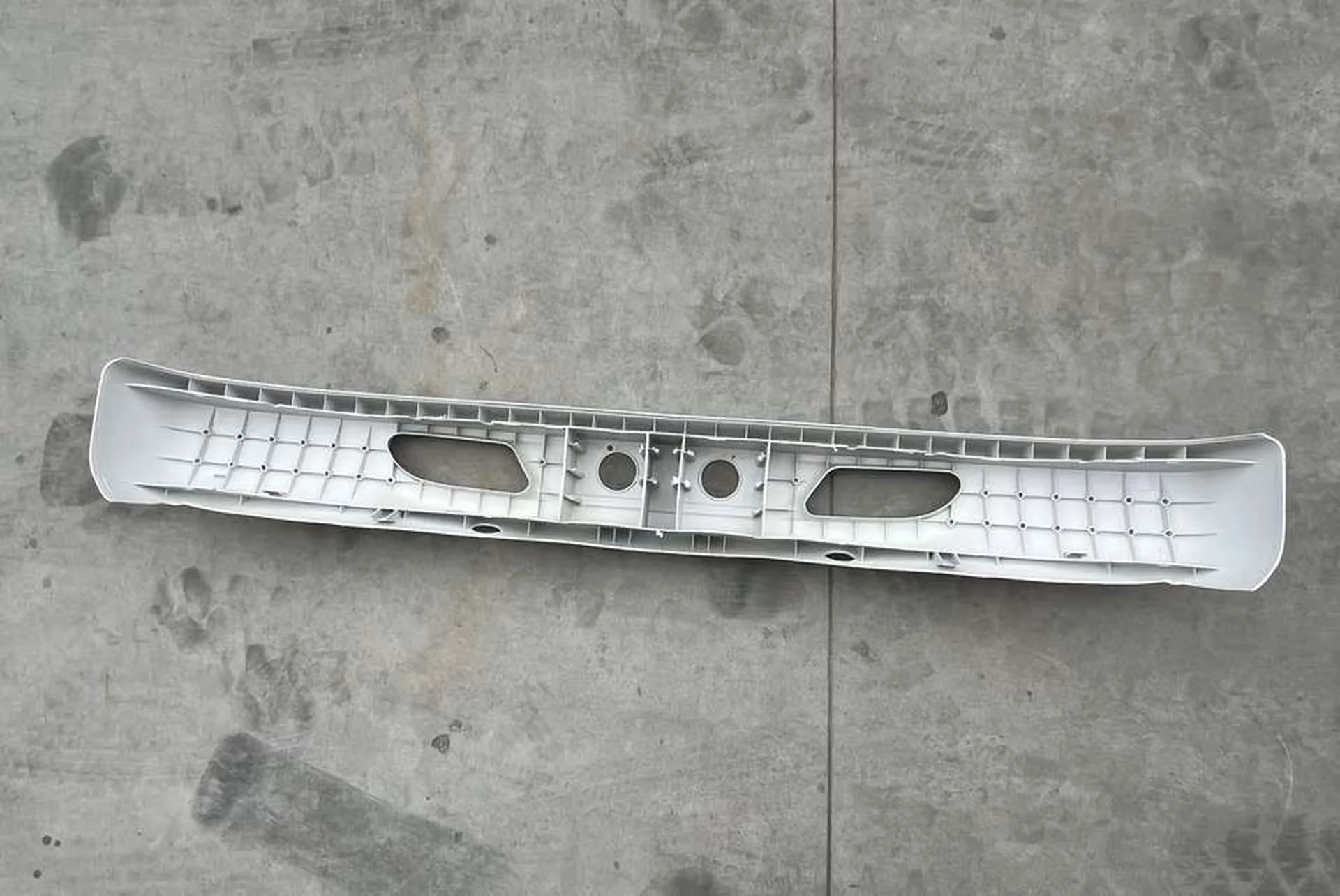 White Plastic Bumper for Isuzu NPR 100P